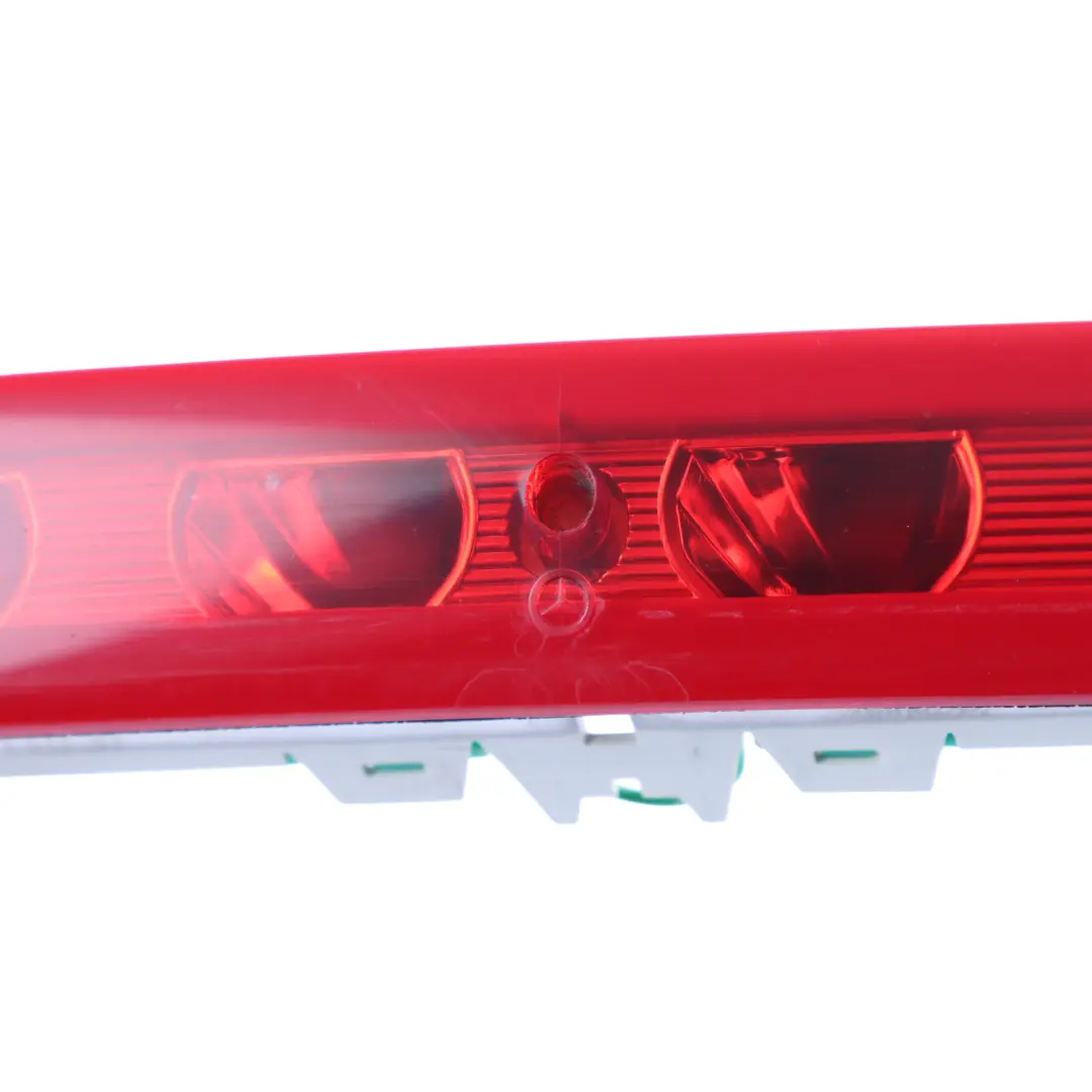 Feu stop arrière additionnel pour Mercedes W204 Estate à propos du numéro de pièce A2049062601 Mercedes W204 Estate Feu stop arrière additionnel - SKU A2049062601 - Numéro de pièce A2049062601