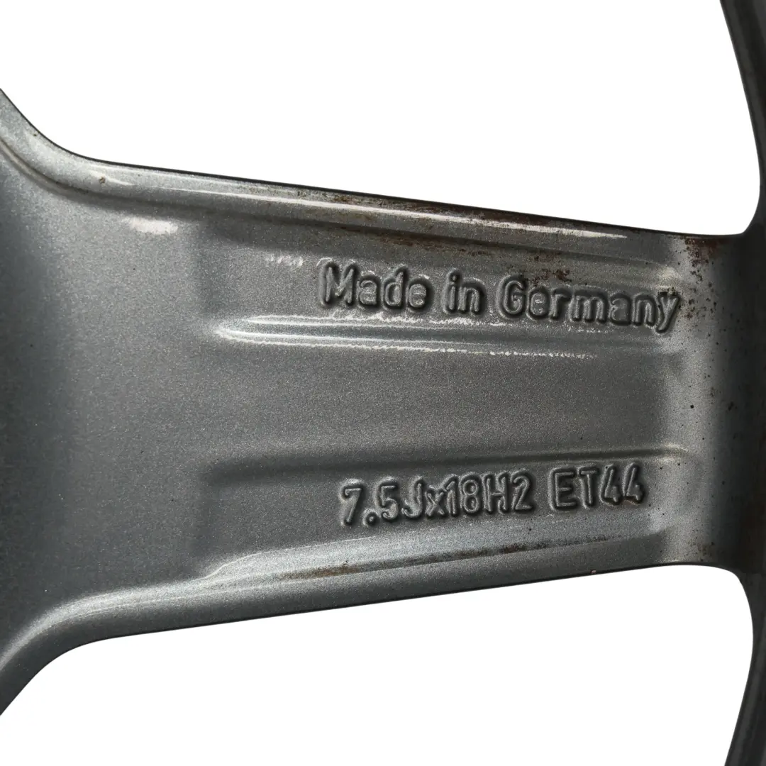 Grau AMG Leicht Metall Rad Felge 5 Speichen 18" 7,5J für Mercedes W205 mit Teilenummer A2054011100 Mercedes W205 Grau AMG Leicht Metall Rad Felge 5 Speichen 18" 7,5J - SKU A2054011100-1 - Teilenummer A2054011100