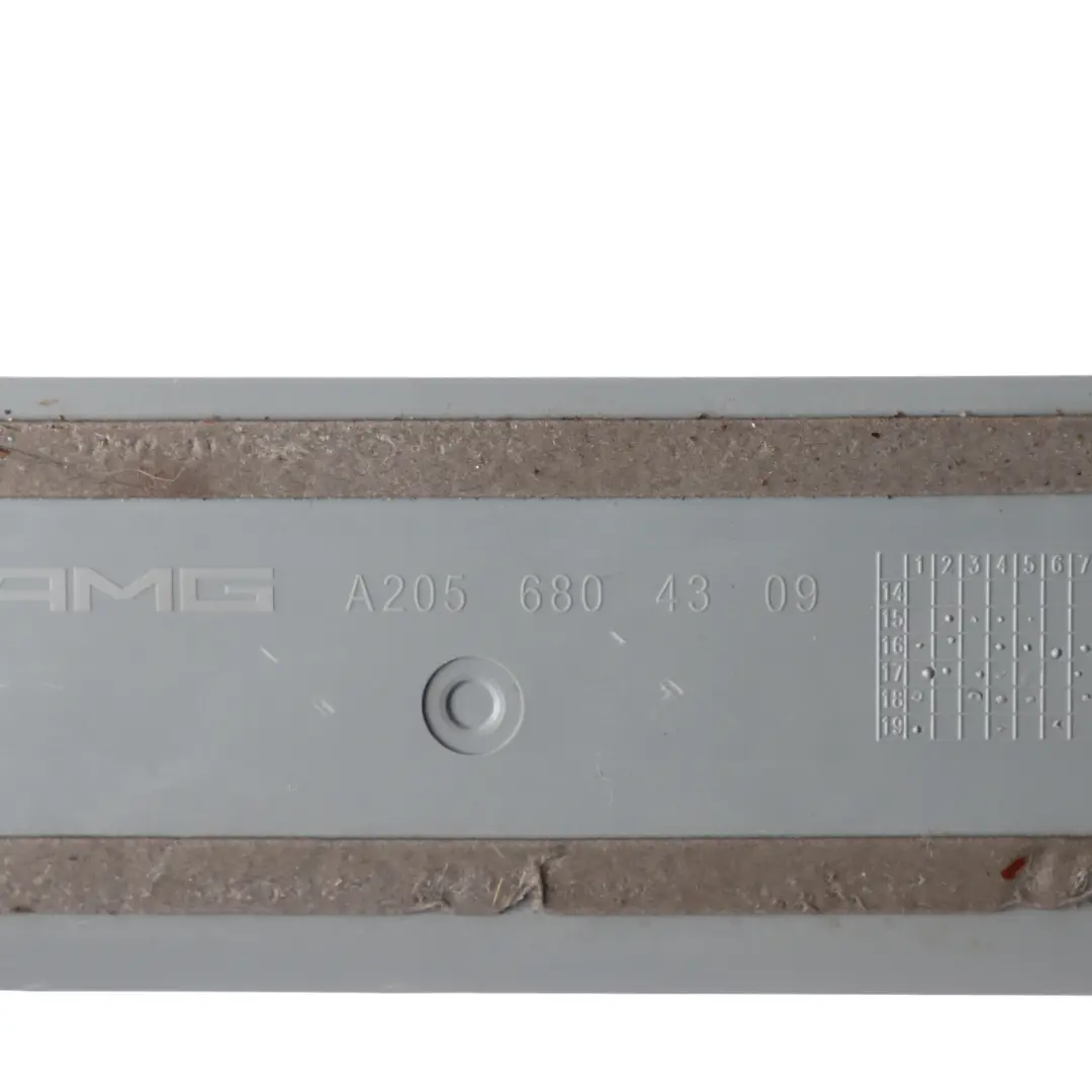 Faldón Lateral Delantero Derecho Embellecedor para Mercedes C205 C238 con número de pieza A2056801335 Mercedes C205 C238 Faldón Lateral Delantero Derecho Embellecedor - SKU A2056801335 - Número de pieza A2056801335