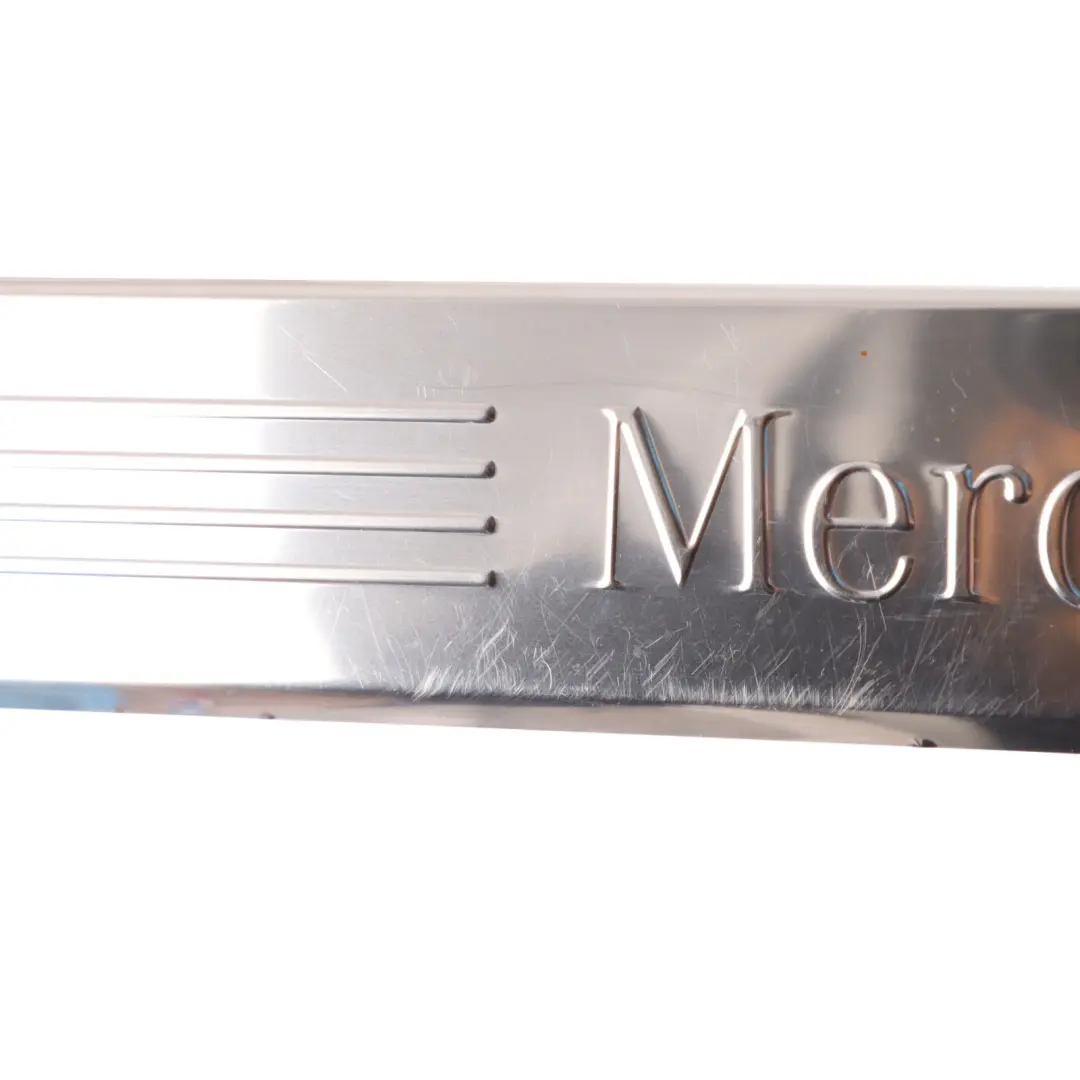 Faldón Lateral Delantero Derecho Embellecedor para Mercedes C205 C238 con número de pieza A2056801335 Mercedes C205 C238 Faldón Lateral Delantero Derecho Embellecedor - SKU A2056801335 - Número de pieza A2056801335