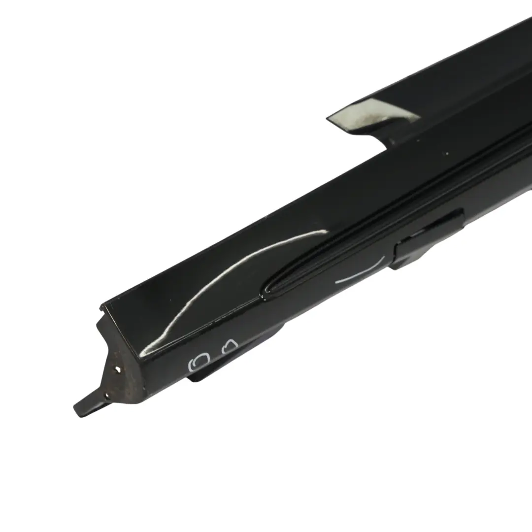 Cache Latérale Gauche Obsidian Black Metallic Noir - 197 pour Mercedes W205 à propos du numéro de pièce A2056981354 Mercedes W205 Cache Latérale Gauche Obsidian Black Metallic Noir - 197 - SKU A2056981354-OB1 - Numéro de pièce A2056981354