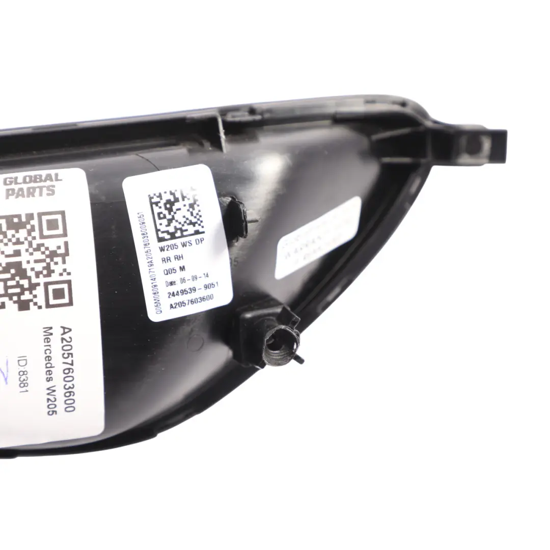Maniglia Interna Scheda Porta Posteriore Destra per Mercedes C205 con numero di parte A2057603600 Mercedes C205 Maniglia Interna Scheda Porta Posteriore Destra - SKU A2057603600 - Numero di parte A2057603600