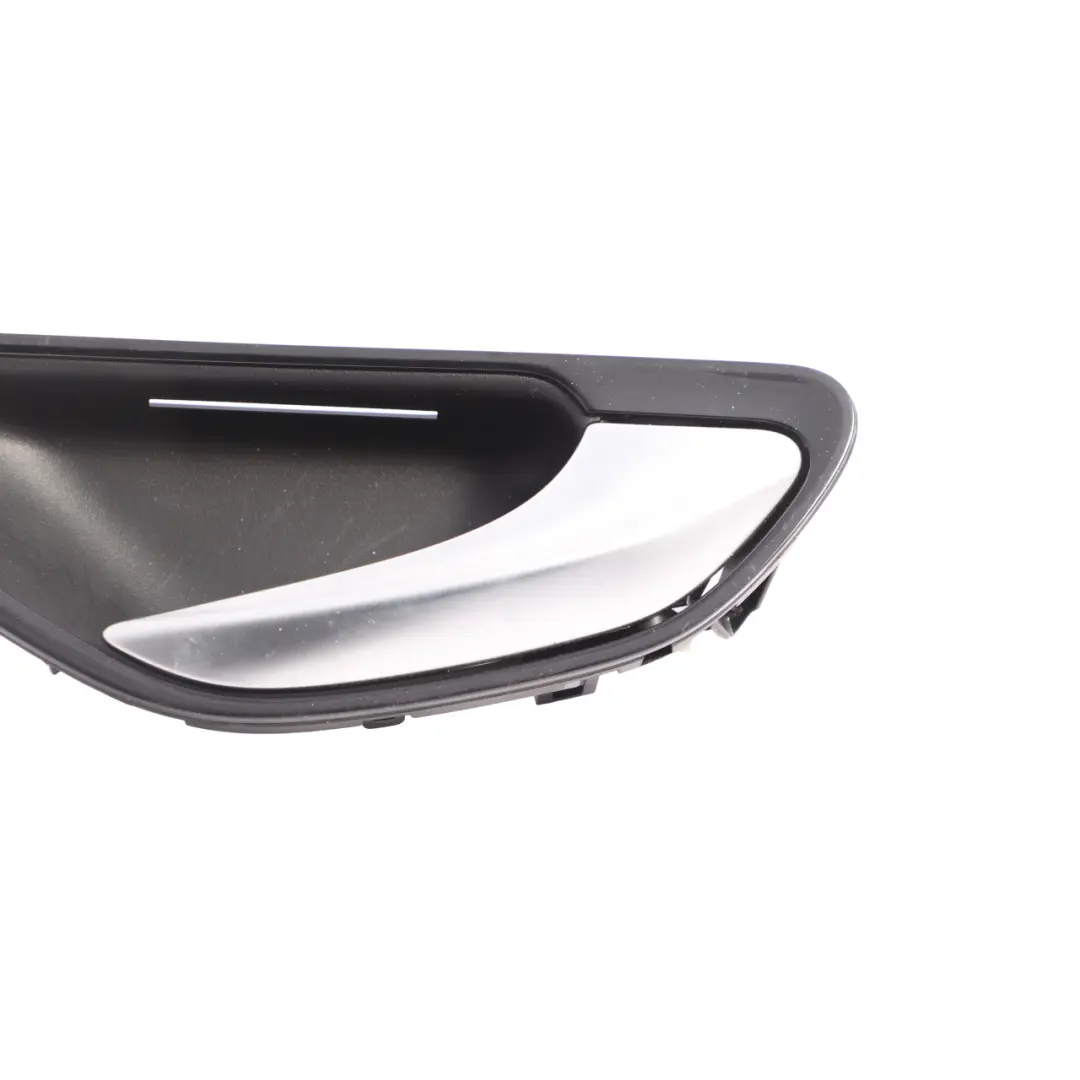 Interior Manija Puerta Tarjeta Trasera Derecha para Mercedes C205 con número de pieza A2057603600 Mercedes C205 Interior Manija Puerta Tarjeta Trasera Derecha - SKU A2057603600 - Número de pieza A2057603600