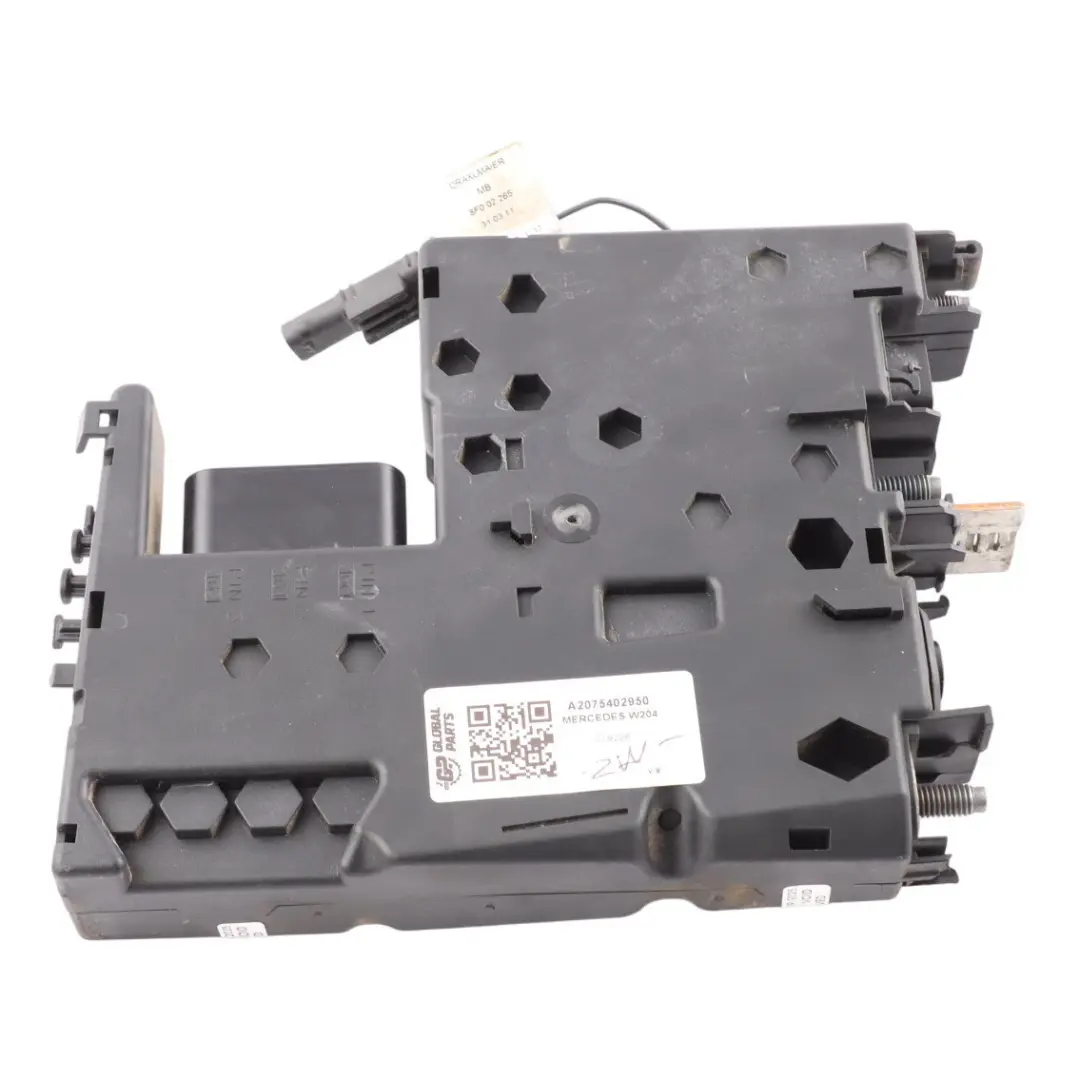 Distribiuton Battery Fuse Box Control Unit ECU to Mercedes W204 Power with Part number A2075402950 Mercedes W204 Power Distribiuton Battery Fuse Box Control Unit ECU - SKU A2075402950 - Part number A2075402950