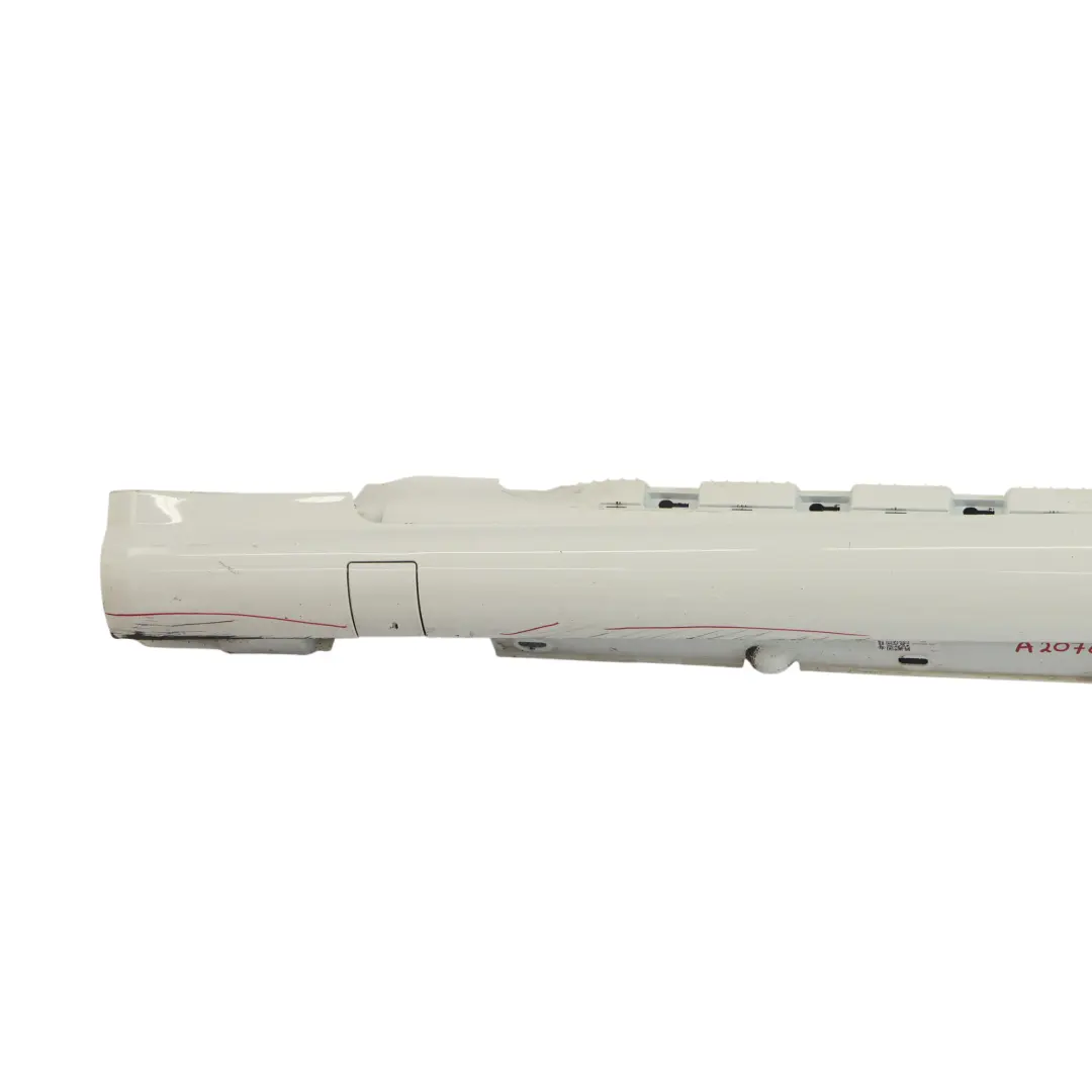 W207 Faldón Lateral AMG Cubre Umbral Izquierdo Polar White Blanco - 149 para Mercedes con número de pieza A2076981354 Mercedes W207 Faldón Lateral AMG Cubre Umbral Izquierdo Polar White Blanco - 149 - SKU A2076981354-POL - Número de pieza A2076981354