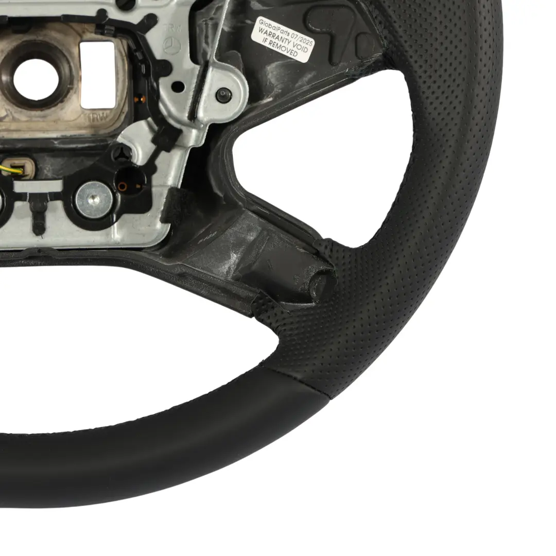 Volant de direction Mercedes W212 NOUVEAU Cuir noir avec fil noir pour à propos du numéro de pièce A2124600303 Volant de direction Mercedes W212 NOUVEAU Cuir noir avec fil noir - SKU A2124600303-1 - Numéro de pièce A2124600303