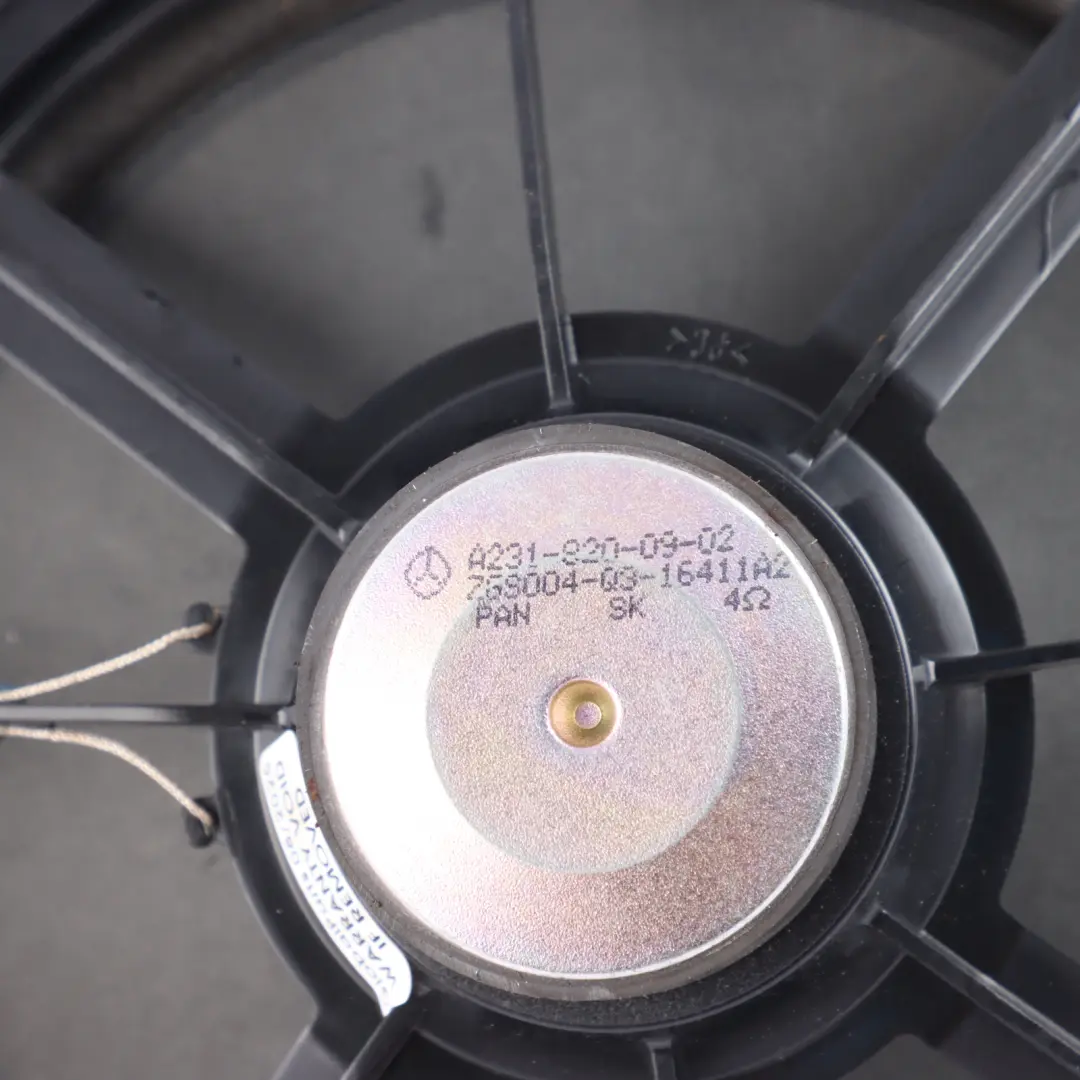 Subwoofer Fußraumlautsprecher Vorne Links Rechts für Mercedes R231 mit Teilenummer A2318200902 Mercedes R231 Subwoofer Fußraumlautsprecher Vorne Links Rechts - SKU A2318200902 - Teilenummer A2318200902