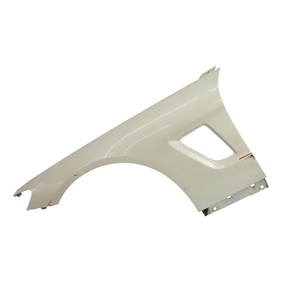 Guardabarros Lateral Delantero Izquierdo AMG Diamond White - 799 para Mercedes R231 con número de pieza A2318800107 Mercedes R231 Guardabarros Lateral Delantero Izquierdo AMG Diamond White - 799 - SKU A2318800107-DWM - Número de pieza A2318800107