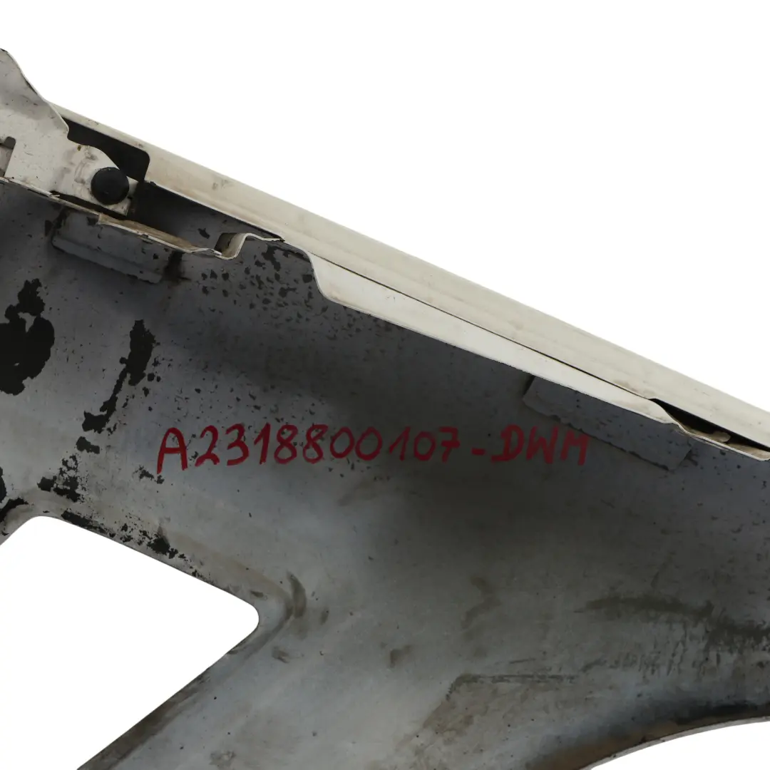 Guardabarros Lateral Delantero Izquierdo AMG Diamond White - 799 para Mercedes R231 con número de pieza A2318800107 Mercedes R231 Guardabarros Lateral Delantero Izquierdo AMG Diamond White - 799 - SKU A2318800107-DWM - Número de pieza A2318800107