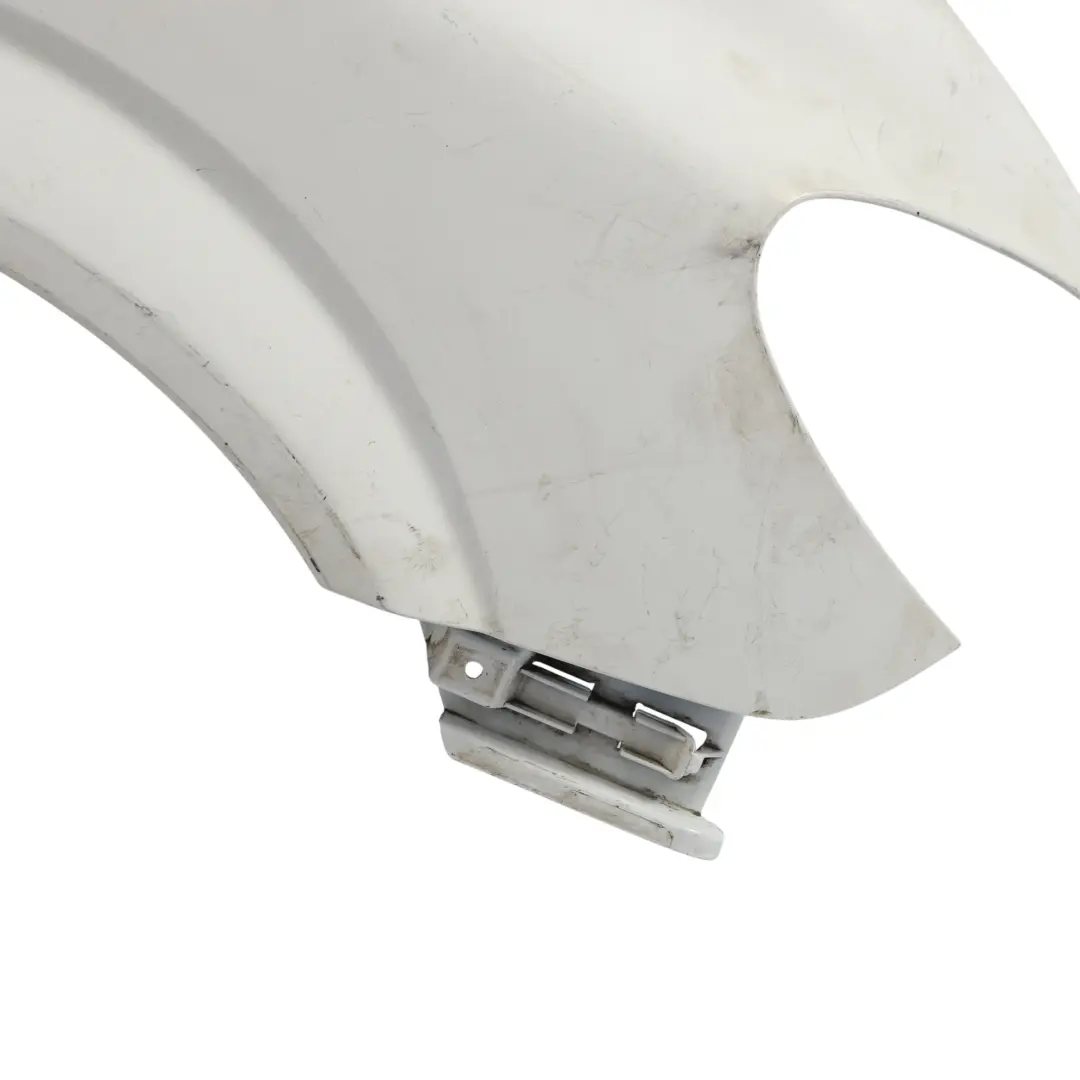 Panel de ala Delantero Derecho Arctic White Blanco - 9147 para Mercedes Vito W639 con número de pieza A6396305207 Mercedes Vito W639 Panel de ala Delantero Derecho Arctic White Blanco - 9147 - SKU A6396305207-ARW - Número de pieza A6396305207