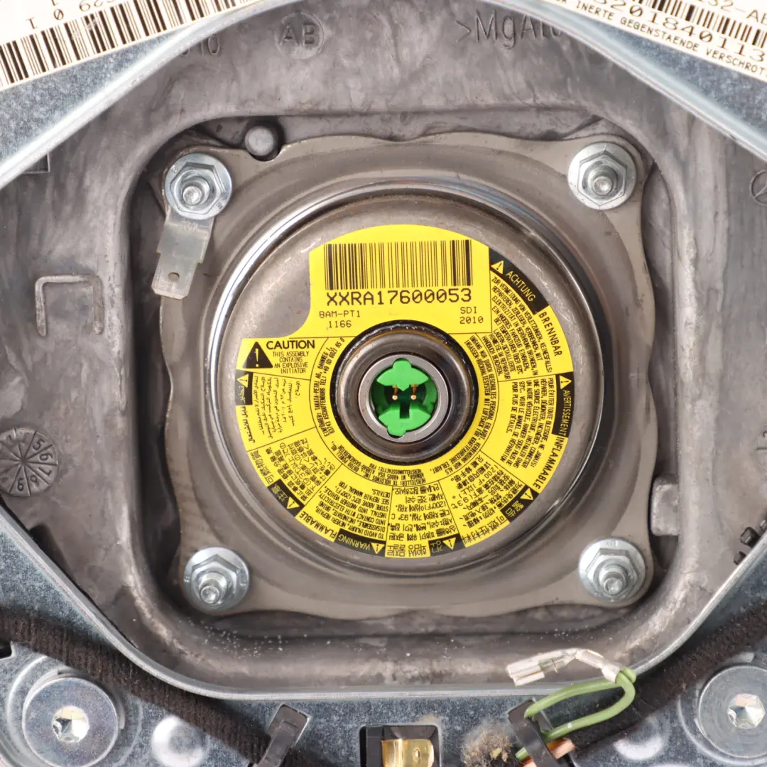 Mercedes Vito W639 Volante Módulo de Aire Lado del Conductor Negro - SKU A6398601902 - Número de pieza A6398601902