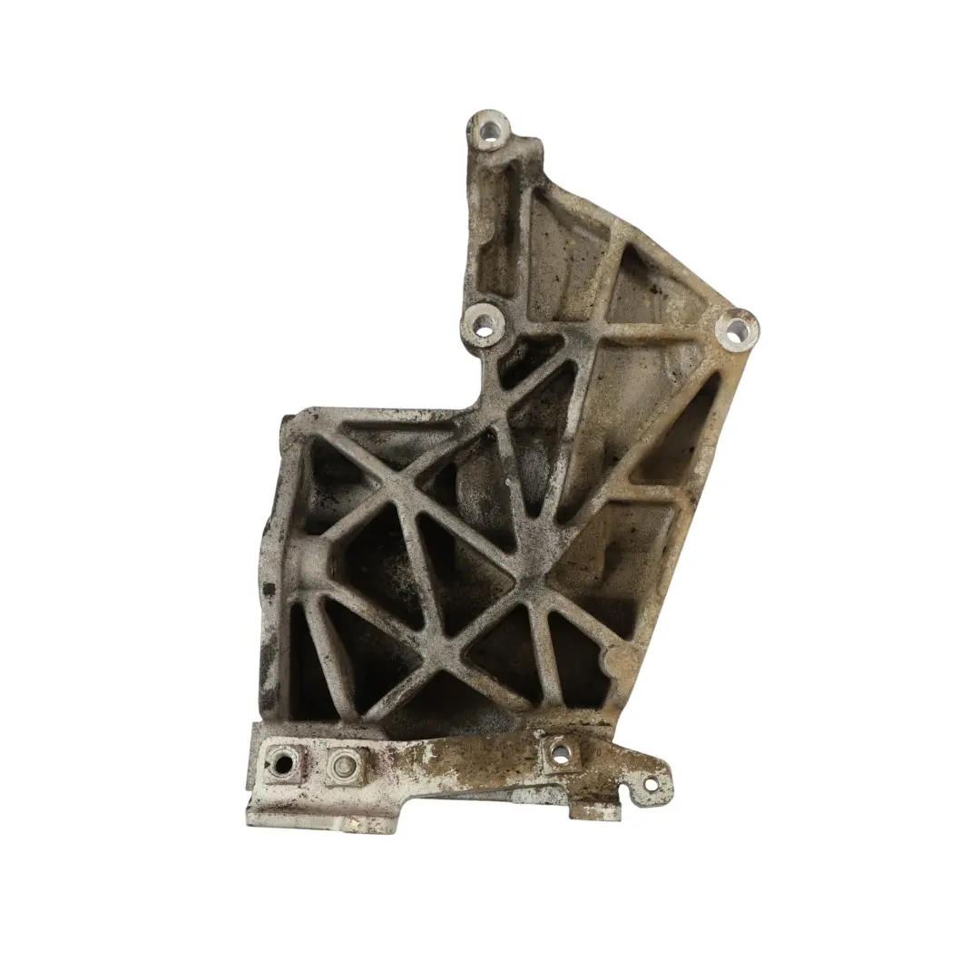 Supporto Compressore Aria Condizionata OM646 Diesel per Mercedes W906 con numero di parte A6462340539 Mercedes W906 Supporto Compressore Aria Condizionata OM646 Diesel - SKU A6462340539 - Numero di parte A6462340539