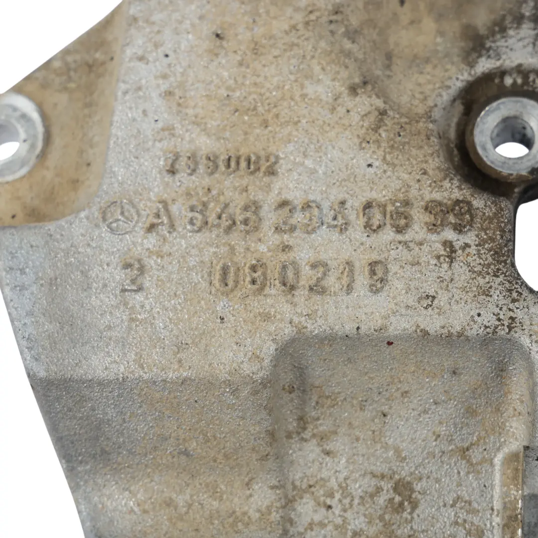 Klimakompressor A/C Halterung OM646 für Mercedes W906 mit Teilenummer A6462340539 Mercedes W906 Klimakompressor A/C Halterung OM646 - SKU A6462340539 - Teilenummer A6462340539