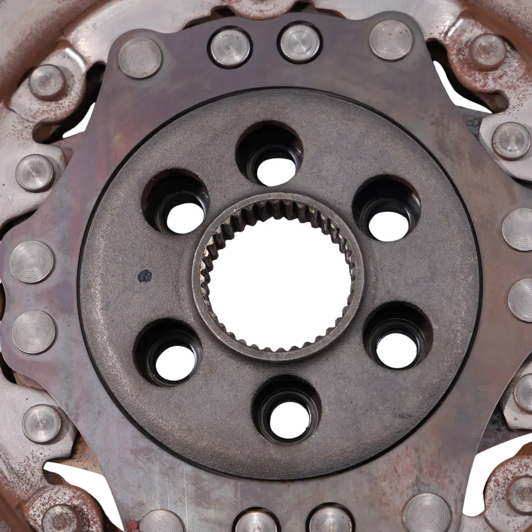 Volano A Doppia Massa Frizione Automatica 2.0 TDI 03L105266AK per Audi A3 8P con numero di parte 03L105266DE Audi A3 8P Volano A Doppia Massa Frizione Automatica 2.0 TDI 03L105266AK - SKU 03L105266DE - Numero di parte 03L105266DE