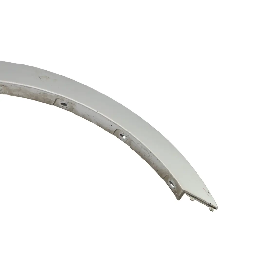 Tapa Paso De Rueda Trasero Izquierdo Titansilber Plata para BMW X3 E83 M Sport con número de pieza 0403486 BMW X3 E83 M Sport Tapa Paso De Rueda Trasero Izquierdo Titansilber Plata - SKU 0403486-TS - Número de pieza 0403486