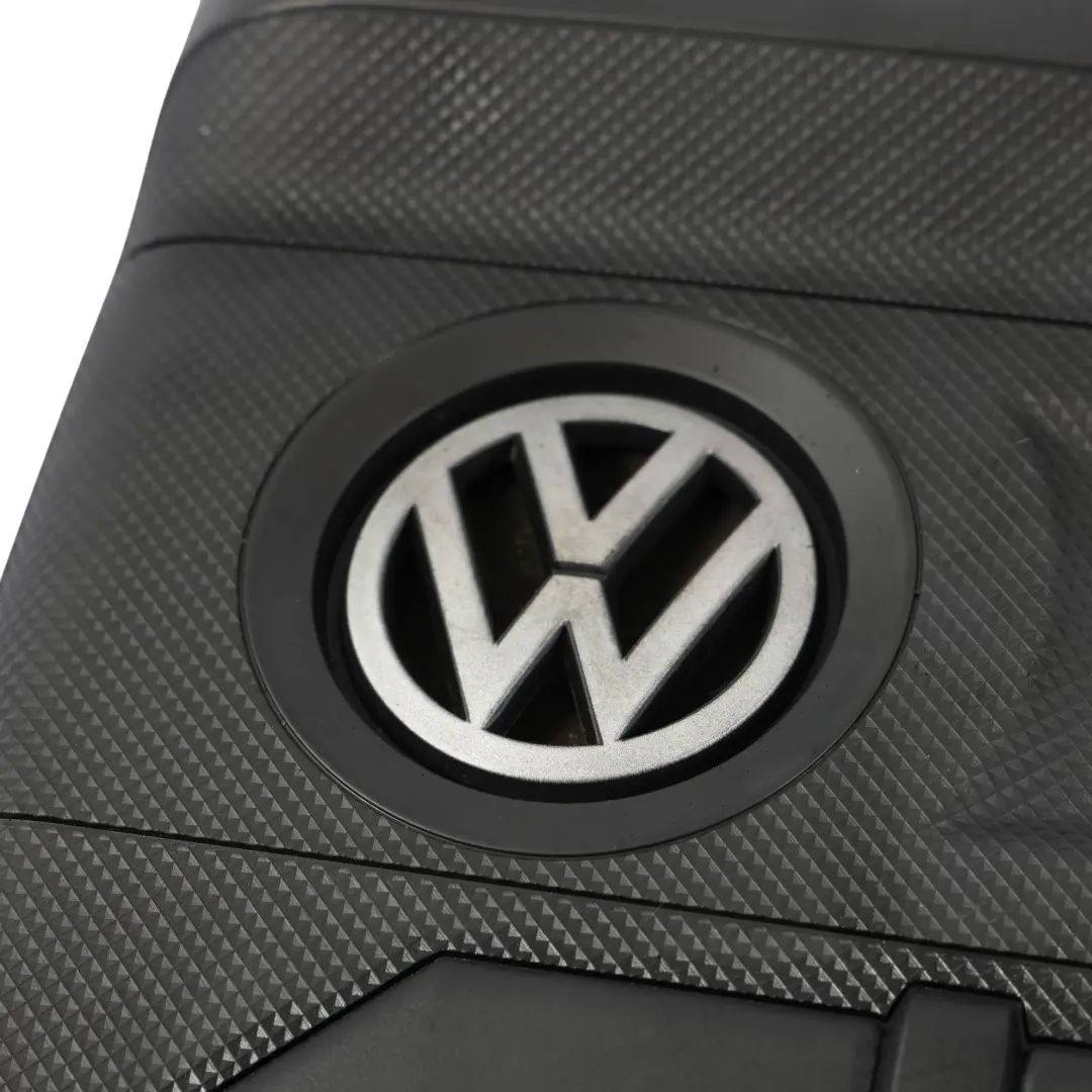 Mk5 6R Motor Abdeckung Verkleidung 1.4 TDI Diesel für Volkswagen VW Polo mit Teilenummer 04B103925E Volkswagen VW Polo Mk5 6R Motor Abdeckung Verkleidung 1.4 TDI Diesel - SKU 04B103925E - Teilenummer 04B103925E