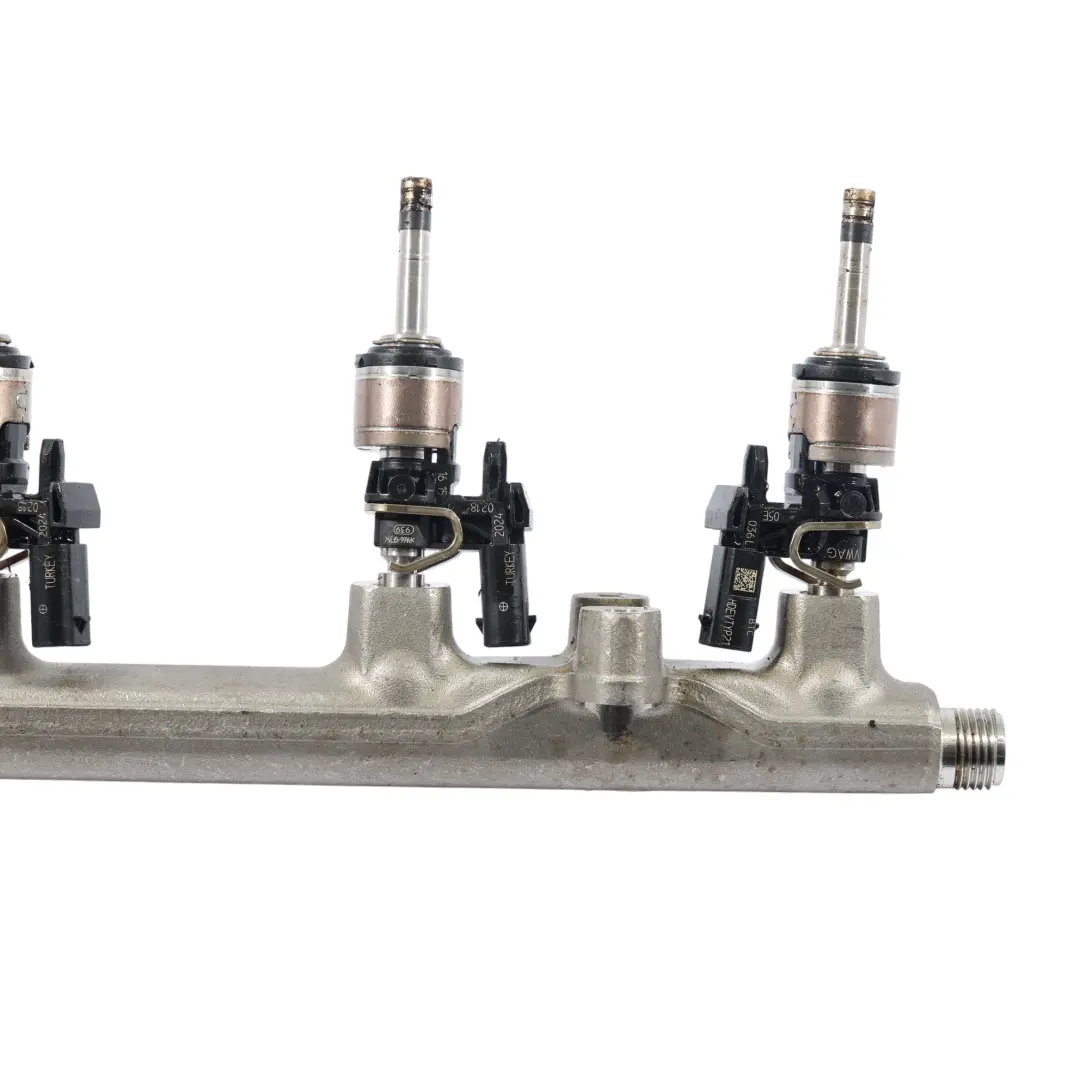 Einspritz Kraftstoff Verteiler Leiste Injektoren für Audi Q2 GA 1.5 TFSI mit Teilenummer 05E133320B Audi Q2 GA 1.5 TFSI Einspritz Kraftstoff Verteiler Leiste Injektoren - SKU 05E133320B-1 - Teilenummer 05E133320B