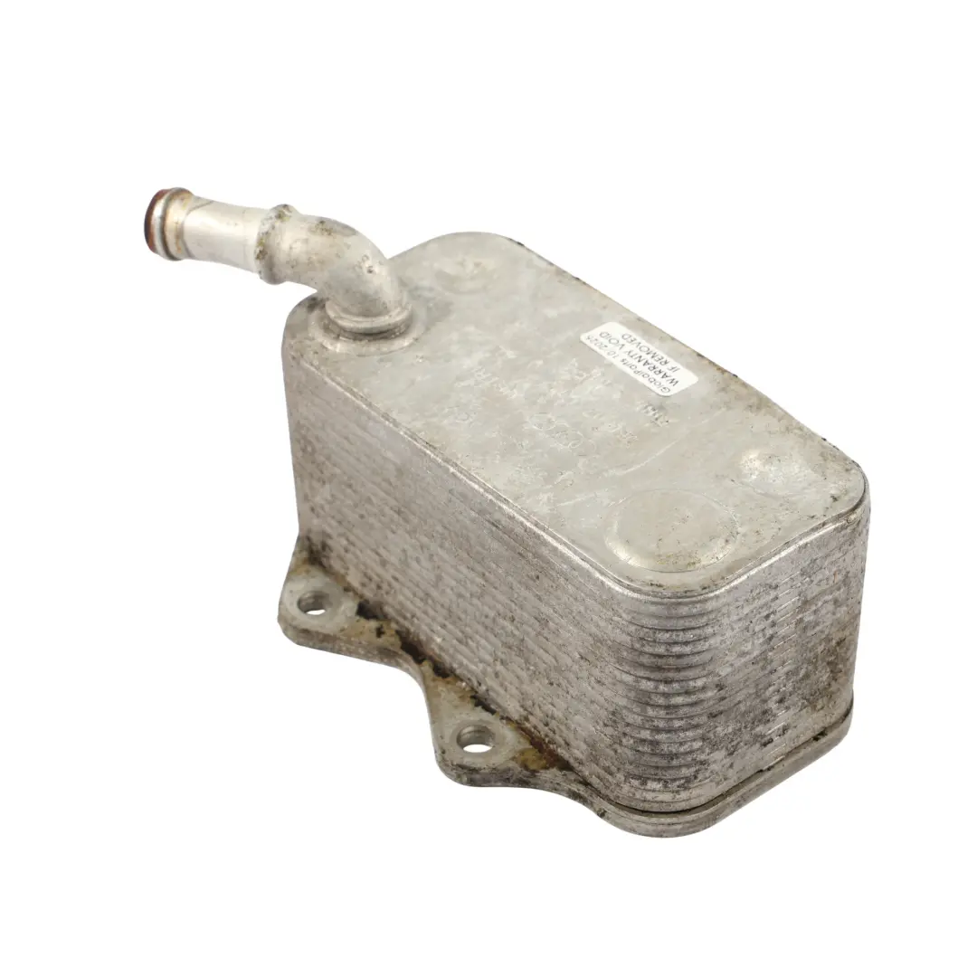 Unità Radiatore Olio Motore per Audi S3 8P 2.0 TFSI con numero di parte 06D117021C Audi S3 8P 2.0 TFSI Unità Radiatore Olio Motore - SKU 06D117021C - Numero di parte 06D117021C