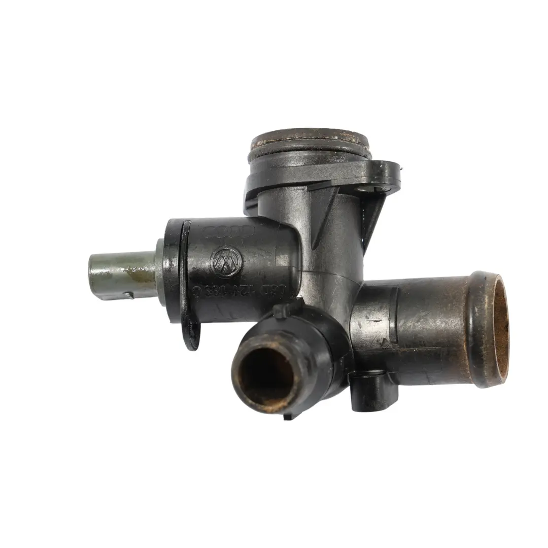 Audi A4 B7 2.0 TFSI Króciec Wody Układu Chłodzenia 06D121133C - SKU 06D121132A - Numer Części 06D121132A