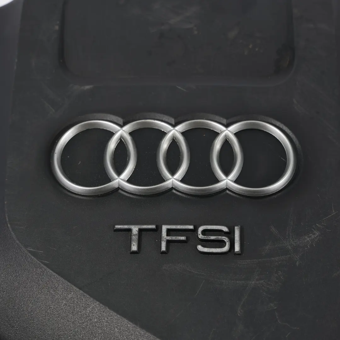 Pannello Rivestimento Superiore Motore Benzina per Audi A4 B8 1.8 TFSI con numero di parte 06J103925AG Audi A4 B8 1.8 TFSI Pannello Rivestimento Superiore Motore Benzina - SKU 06J103925AG-2 - Numero di parte 06J103925AG