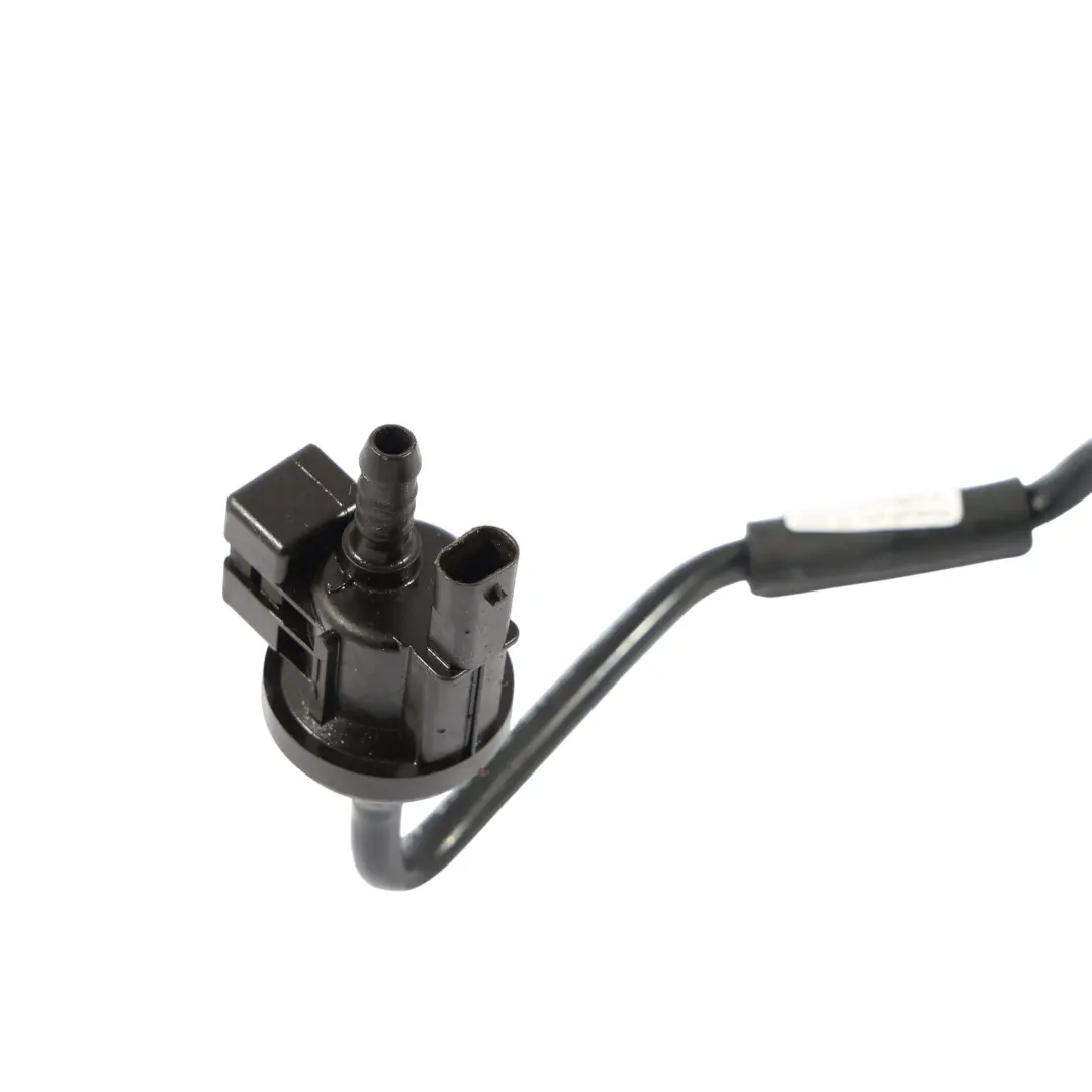 Tubo Carbone Attivo Valvola Sfiato Carburante per Audi A3 8P 1.8 TFSI con numero di parte 06J133781BT Audi A3 8P 1.8 TFSI Tubo Carbone Attivo Valvola Sfiato Carburante - SKU 06J133781BT - Numero di parte 06J133781BT