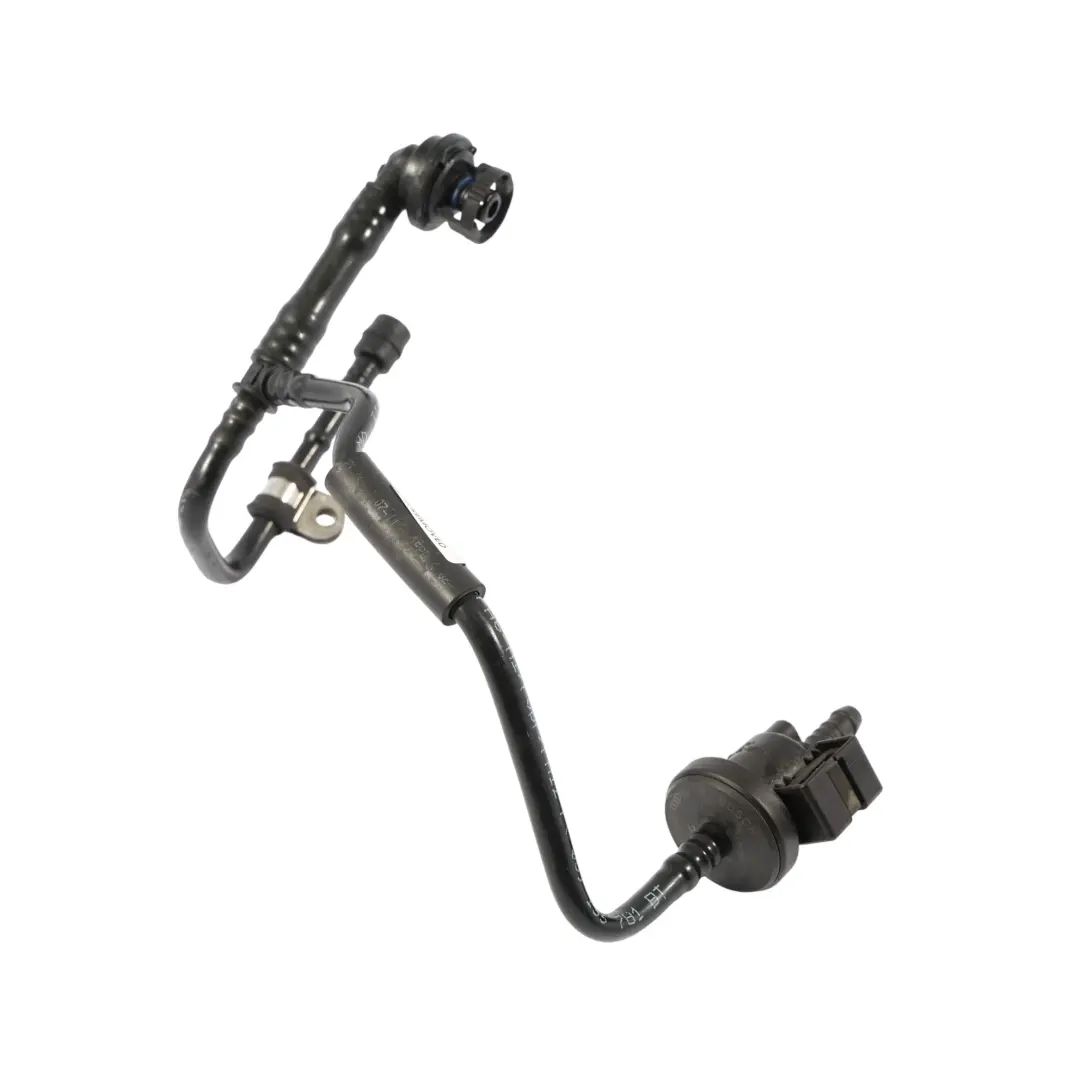 Tubo Carbone Attivo Valvola Sfiato Carburante per Audi A3 8P 1.8 TFSI con numero di parte 06J133781BT Audi A3 8P 1.8 TFSI Tubo Carbone Attivo Valvola Sfiato Carburante - SKU 06J133781BT - Numero di parte 06J133781BT