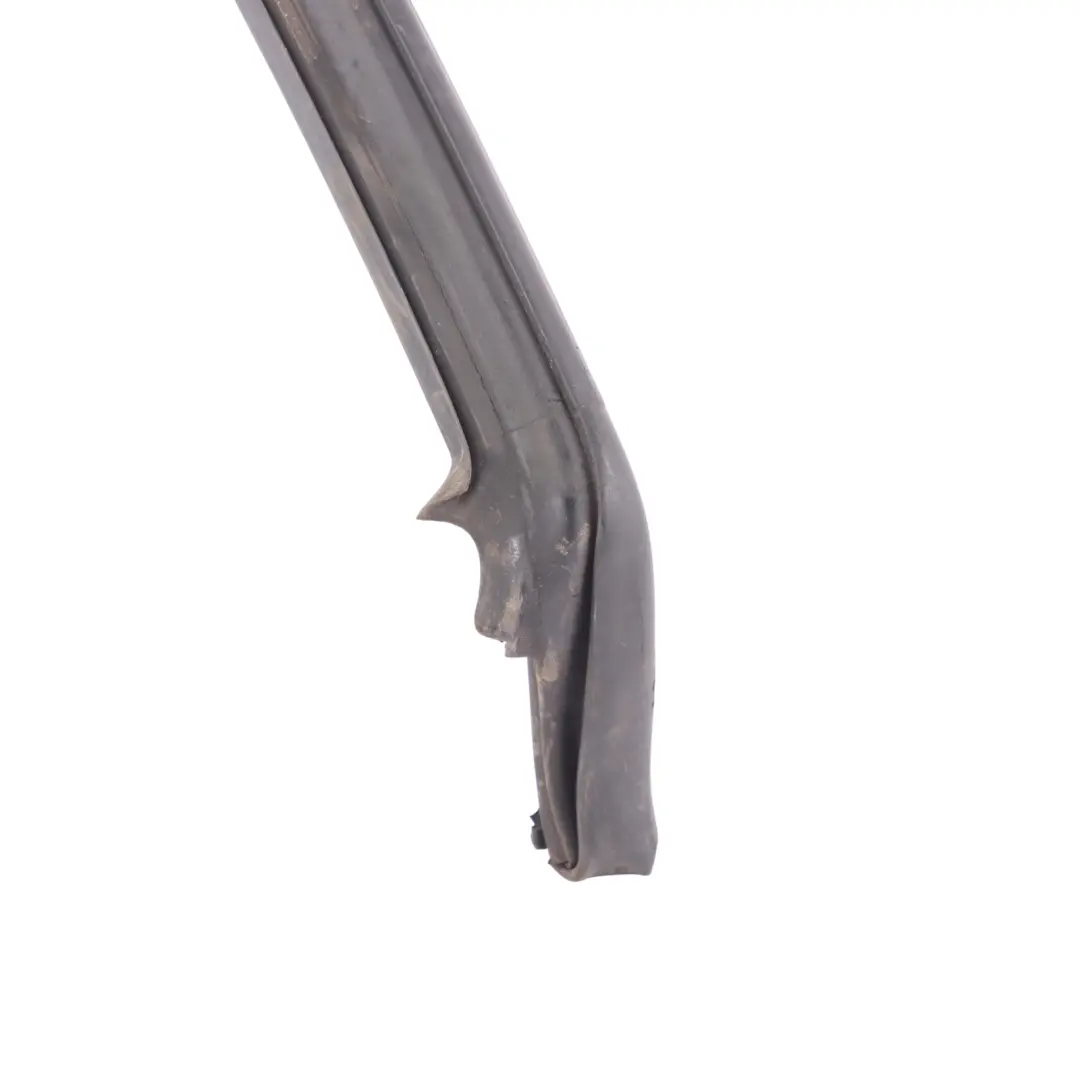 Mk3 Puerta Delantera Guía Ventana Junta Derecha para Volkswagen Scirocco con número de pieza 1K8867338J Volkswagen Scirocco Mk3 Puerta Delantera Guía Ventana Junta Derecha - SKU 1K8867338J - Número de pieza 1K8867338J