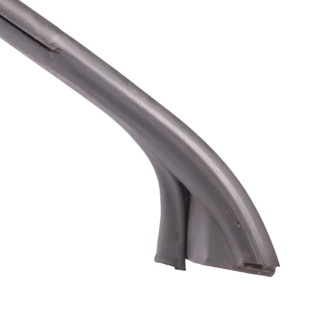 Mk3 Joint Étanchéité Vitre Porte Avant Droite pour Volkswagen Scirocco à propos du numéro de pièce 1K8867338J Volkswagen Scirocco Mk3 Joint Étanchéité Vitre Porte Avant Droite - SKU 1K8867338J - Numéro de pièce 1K8867338J