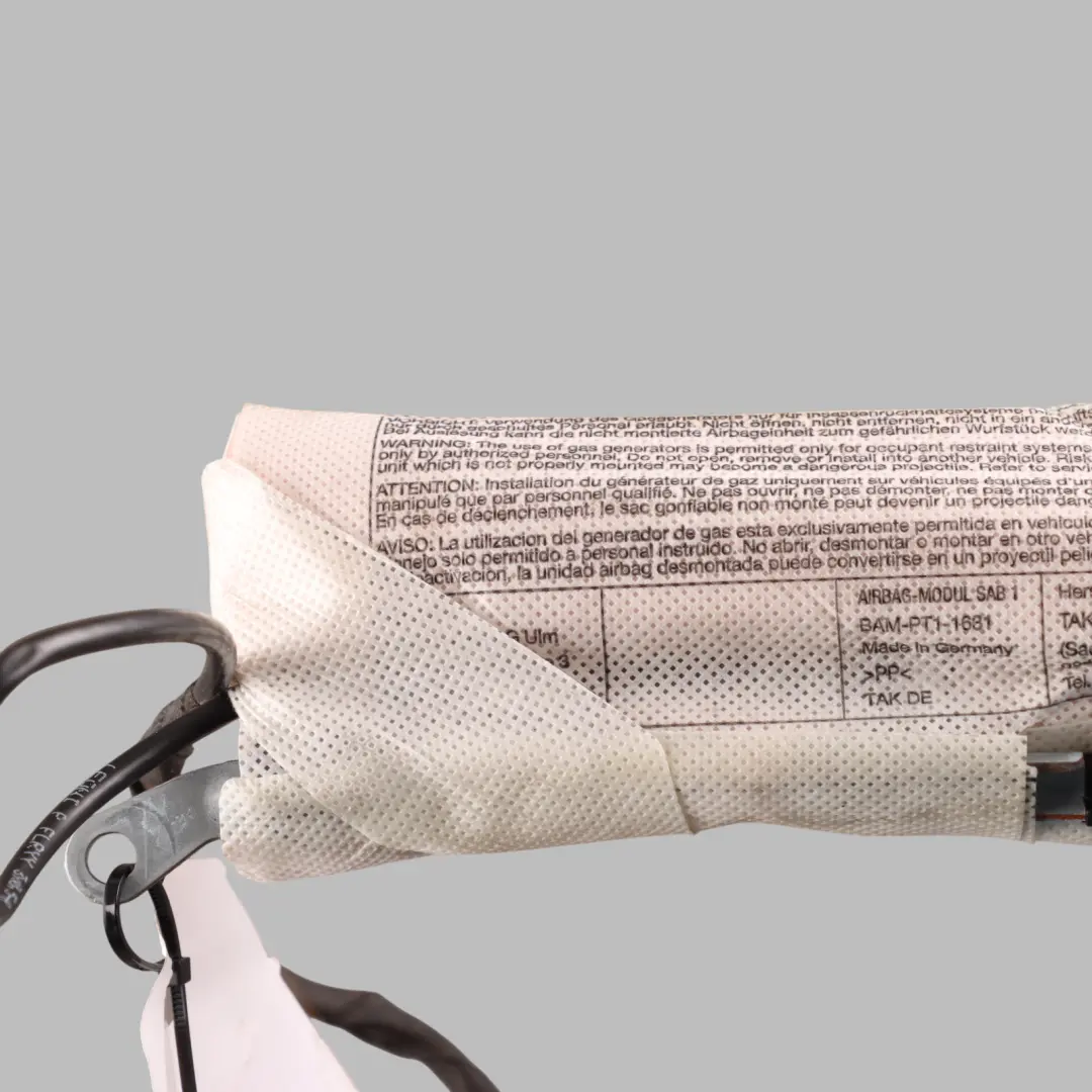 Mk3 Poduszka Fotela Przednia Prawa do Volkswagen Scirocco o numerze 1K8880242B Volkswagen Scirocco Mk3 Poduszka Fotela Przednia Prawa - SKU 1K8880242B - Numer Części 1K8880242B