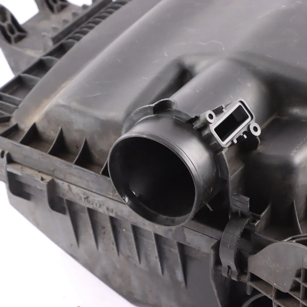 Tapa De La Caja Del Filtro De Aire 2.0 Ecoblue GK21-9600-AD para Ford Transit Custom con número de pieza 2047724 Ford Transit Custom Tapa De La Caja Del Filtro De Aire 2.0 Ecoblue GK21-9600-AD - SKU 2047724 - Número de pieza 2047724