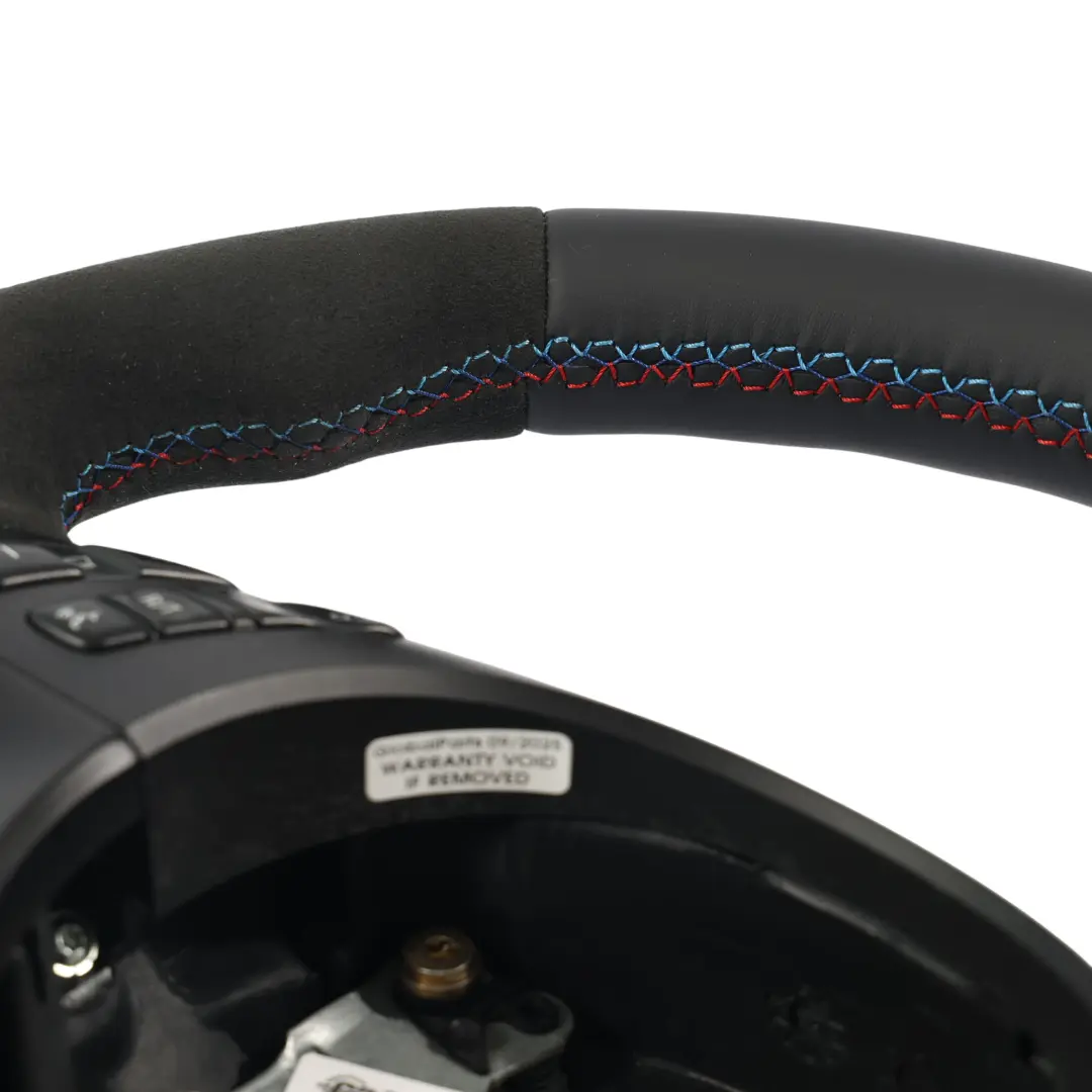 Kierownica Sportowa NOWA Czarna Skóra Alcantara do BMW E46 M3 E39 M5 o numerze 2282020 BMW E46 M3 E39 M5 Kierownica Sportowa NOWA Czarna Skóra Alcantara - SKU 2282020-1 - Numer Części 2282020