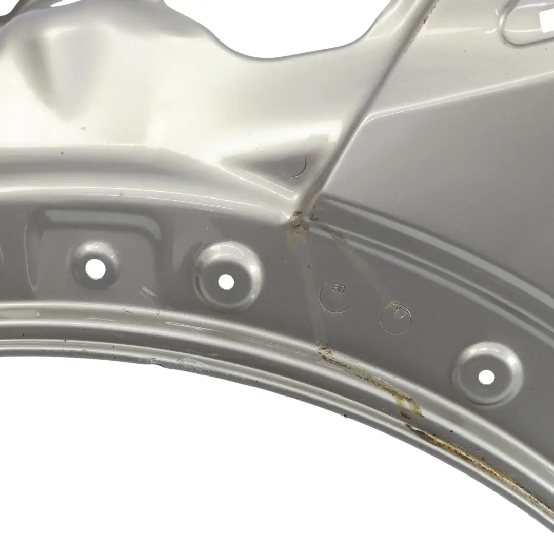 Seitenverkleidung vorne links Sparkling Silver Metallic - A60 für Mini R55 R56 R57 mit Teilenummer 2754725 Mini R55 R56 R57 Seitenverkleidung vorne links Sparkling Silver Metallic - A60 - SKU 2754725-SS3 - Teilenummer 2754725