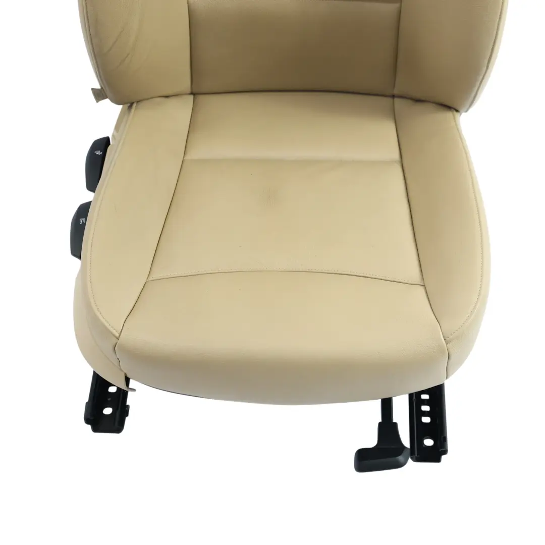 Sedile Anteriore Destro Interno Pelle Nevada Beige LUB4 per BMW X1 E84 con numero di parte 2992622 BMW X1 E84 Sedile Anteriore Destro Interno Pelle Nevada Beige LUB4 - SKU 2992622-2 - Numero di parte 2992622