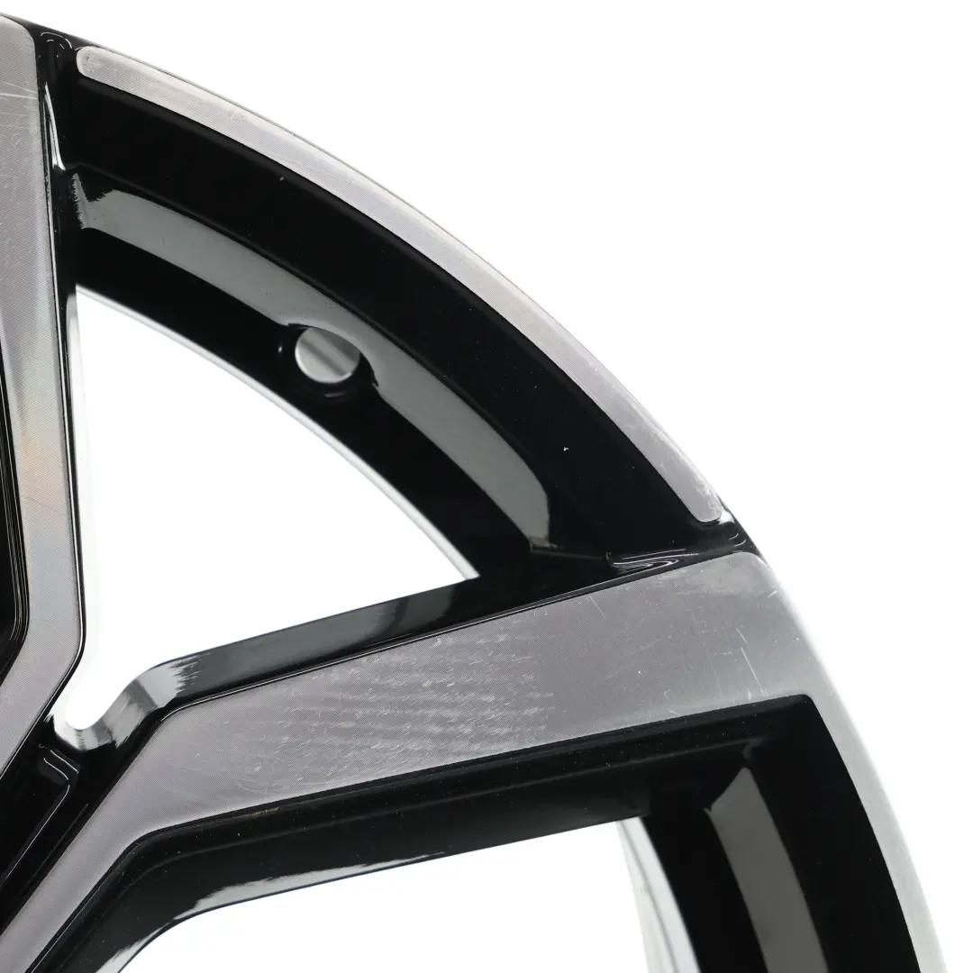 Mk6 GTI Felga Aluminiowa Faro 18" 7.5J ET:51 do Volkswagen Polo o numerze 2G0601025AQ Volkswagen Polo Mk6 GTI Felga Aluminiowa Faro 18" 7.5J ET:51 - SKU 2G0601025AQ-2 - Numer Części 2G0601025AQ