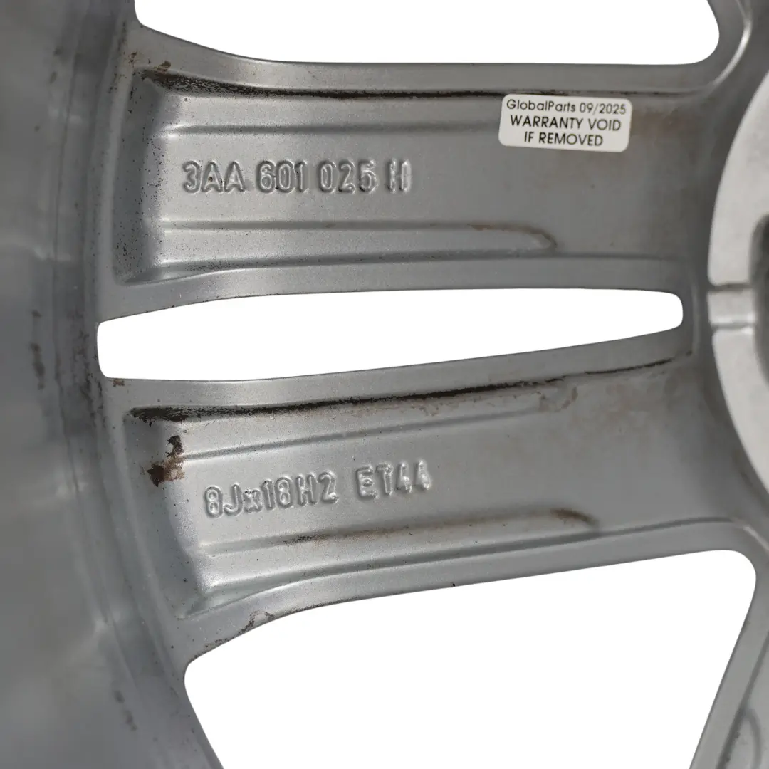 VW Volkswagen Passat B7 Silberne Leichtmetallfelge 18" 8J ET44 - SKU 3AA601025H-2 - Teilenummer 3AA601025H