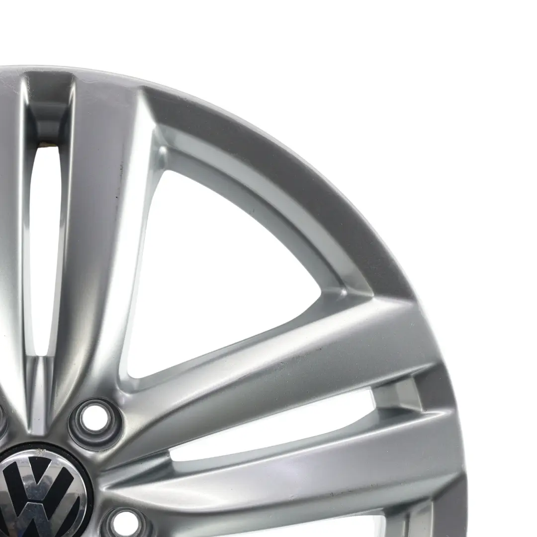 Silberne Leichtmetallfelge 18" 8J ET44 für VW Volkswagen Passat B7 mit Teilenummer 3AA601025H VW Volkswagen Passat B7 Silberne Leichtmetallfelge 18" 8J ET44 - SKU 3AA601025H-2 - Teilenummer 3AA601025H