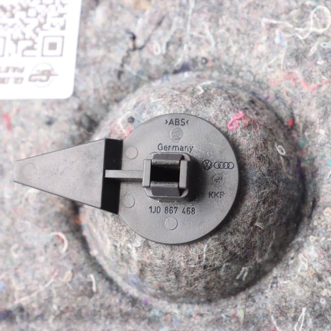 Boot Compartment Access Door Right O/S to Volkswagen Passat B7 Variant with Part number 3C9868886 Volkswagen Passat B7 Variant Boot Compartment Access Door Right O/S - SKU 3C9868886 - Part number 3C9868886