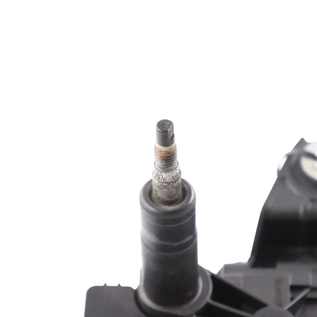 Wiper Motor Rear Window Tailgate Actuator to Volkswagen Passat B7 with Part number 3C9955711B Volkswagen Passat B7 Wiper Motor Rear Window Tailgate Actuator - SKU 3C9955711B - Part number 3C9955711B