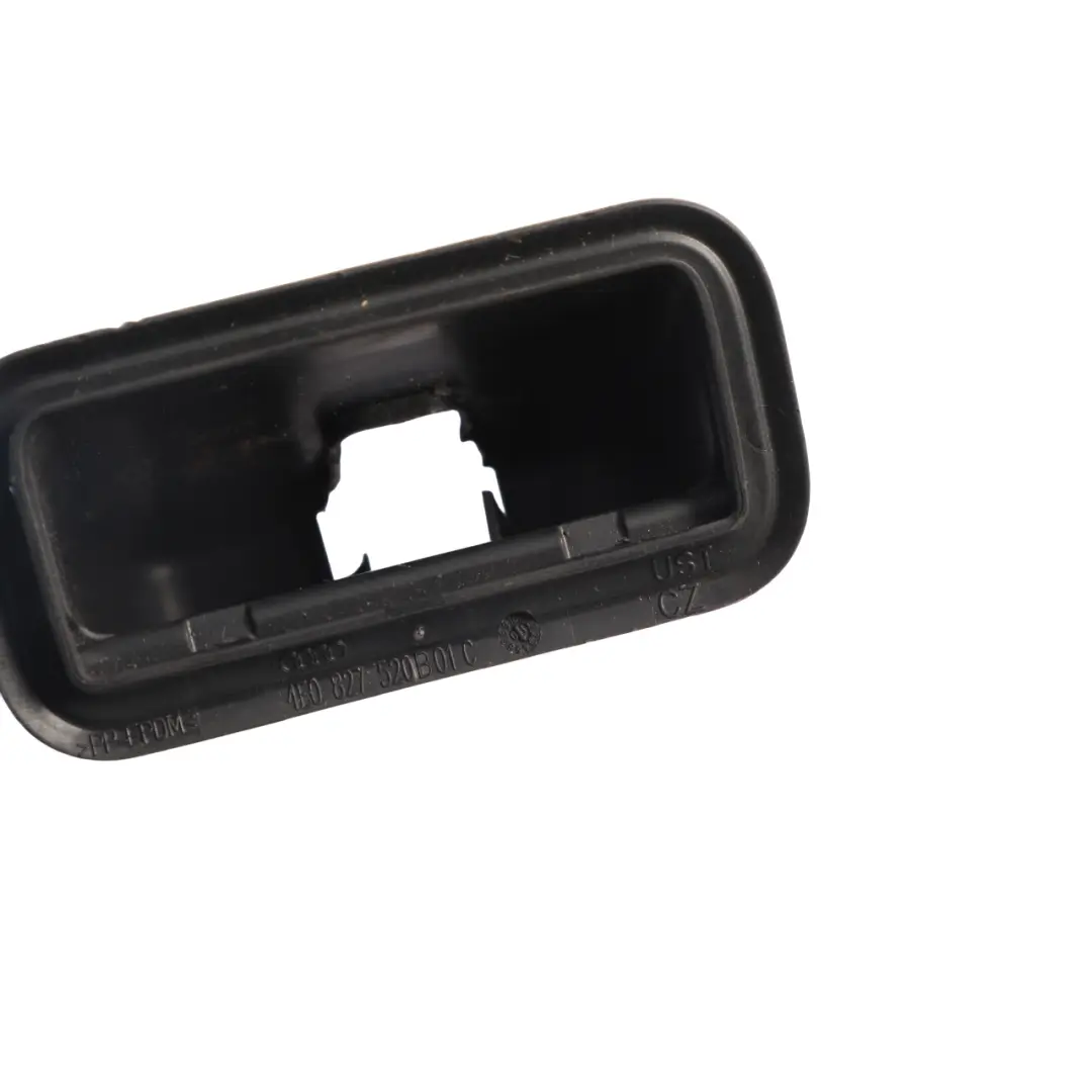 8F Osłona Zamka Klapy Bagażnika Czarna do Audi A5 o numerze 4E0827520B Audi A5 8F Osłona Zamka Klapy Bagażnika Czarna - SKU 4E0827520B - Numer Części 4E0827520B