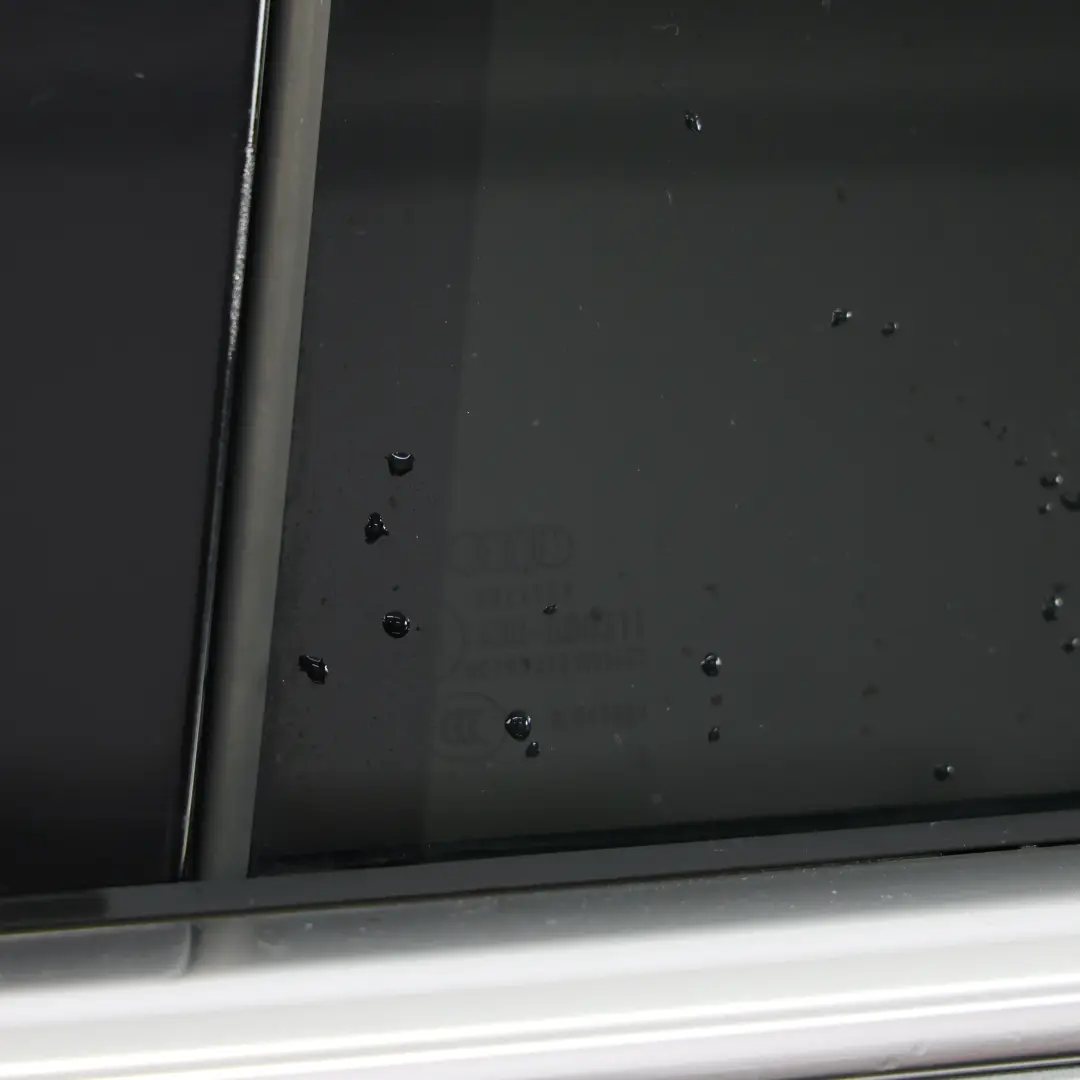 Audi A8 D4 Panneau De Porte Arrière Gauche Quartz Gris Métallisé - Y7G - SKU 4H0833051C-QGR - Numéro de pièce 4H0833051C