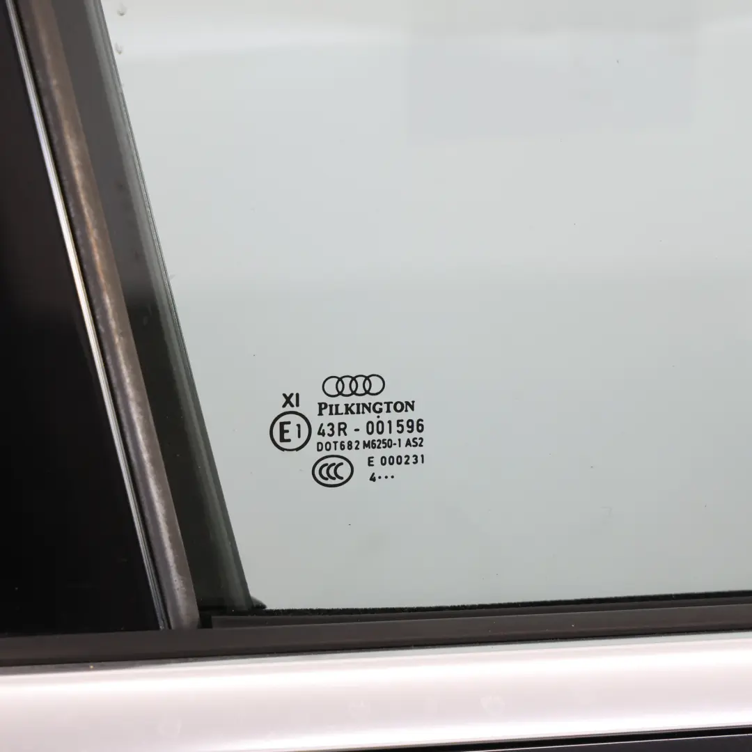 Puerta Delantera Derecha Panel Revestimiento Orca Black Negro - C9X para Audi Q7 4L con número de pieza 4L0831052A Audi Q7 4L Puerta Delantera Derecha Panel Revestimiento Orca Black Negro - C9X - SKU 4L0831052A-ORB - Número de pieza 4L0831052A