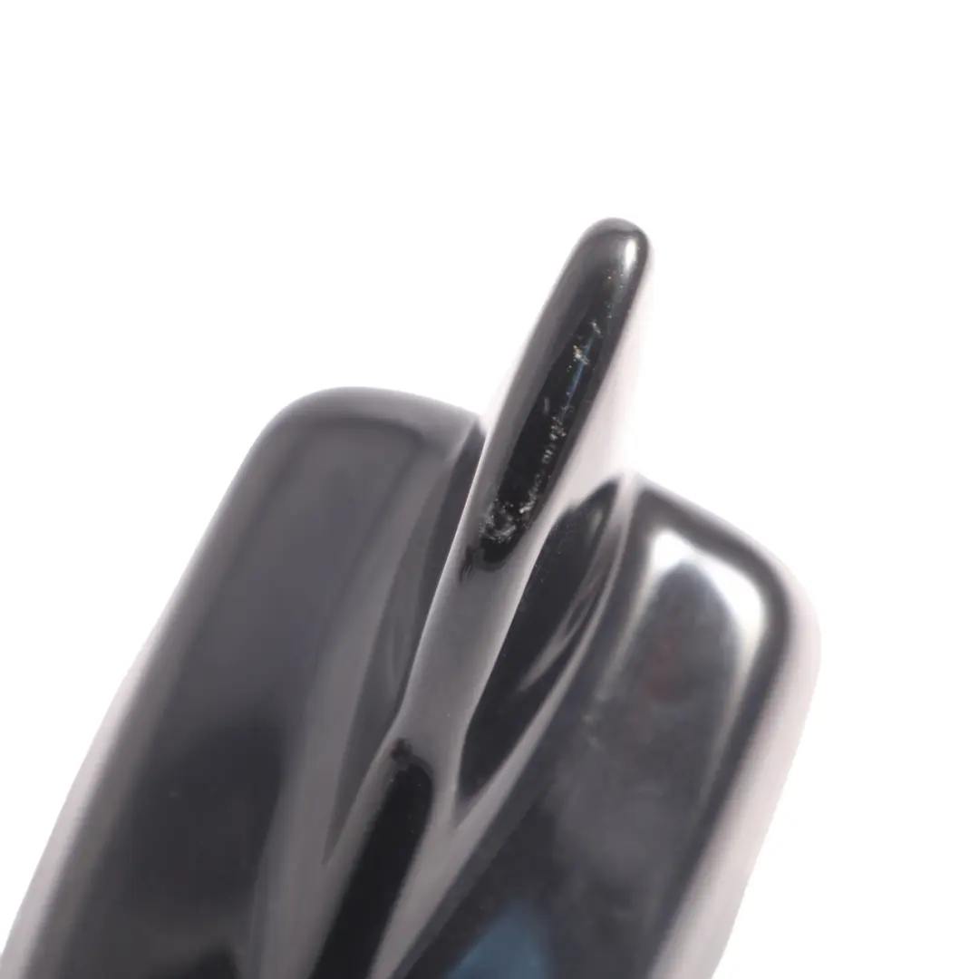 Antenna Da Tetto Squalo Mitico Nero - Y9T per Audi A4 B9 con numero di parte 4M0035503K Audi A4 B9 Antenna Da Tetto Squalo Mitico Nero - Y9T - SKU 4M0035503K-MYB - Numero di parte 4M0035503K