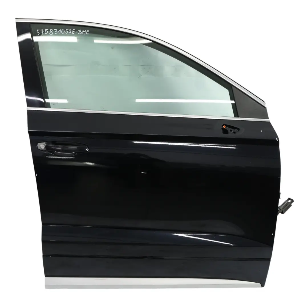 Panneau De Porte Avant Droite Crystal Black Metallic Noir - F9X pour Seat Ateca à propos du numéro de pièce 575831052E Seat Ateca Panneau De Porte Avant Droite Crystal Black Metallic Noir - F9X - SKU 575831052E-BME - Numéro de pièce 575831052E
