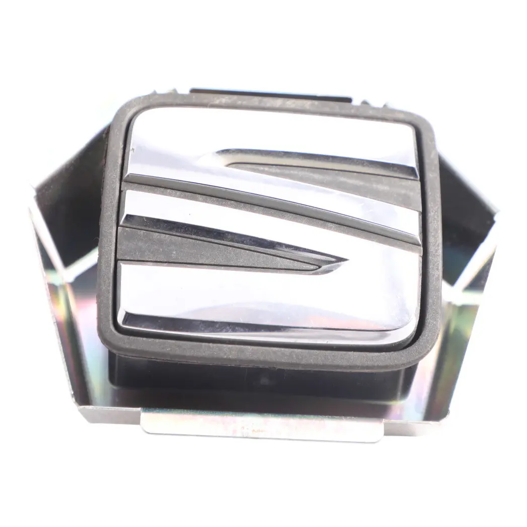 Mk3 5F Emblem Badge Boot Trunk Tailgate Handle Switch Trim to Seat Leon with Part number 5F0827565D Seat Leon Mk3 5F Emblem Badge Boot Trunk Tailgate Handle Switch Trim - SKU 5F0827565D - Part number 5F0827565D