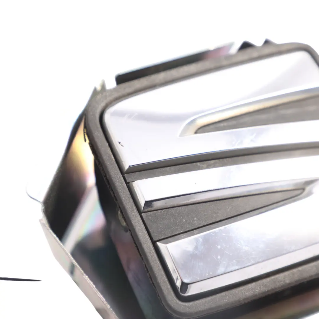 Seat Leon MK3 5F Emblème Badge Poignée Hayon Interrupteur Garniture - SKU 5F0827565D - Numéro de pièce 5F0827565D