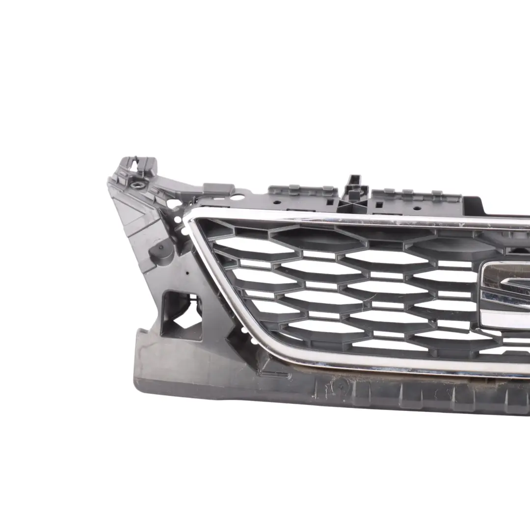 Mk3 5F FR Front Bumper Grille Emblem Logo 5F0853654G to Seat Leon with Part number 5F0853654D Seat Leon Mk3 5F FR Front Bumper Grille Emblem Logo 5F0853654G - SKU 5F0853654D - Part number 5F0853654D