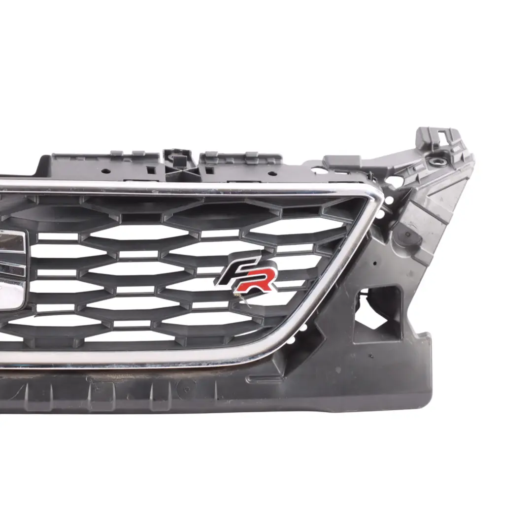 Mk3 5F FR Front Bumper Grille Emblem Logo 5F0853654G to Seat Leon with Part number 5F0853654D Seat Leon Mk3 5F FR Front Bumper Grille Emblem Logo 5F0853654G - SKU 5F0853654D - Part number 5F0853654D