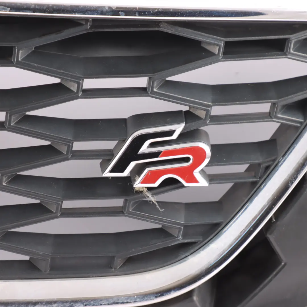 Mk3 5F FR Front Bumper Grille Emblem Logo 5F0853654G to Seat Leon with Part number 5F0853654D Seat Leon Mk3 5F FR Front Bumper Grille Emblem Logo 5F0853654G - SKU 5F0853654D - Part number 5F0853654D