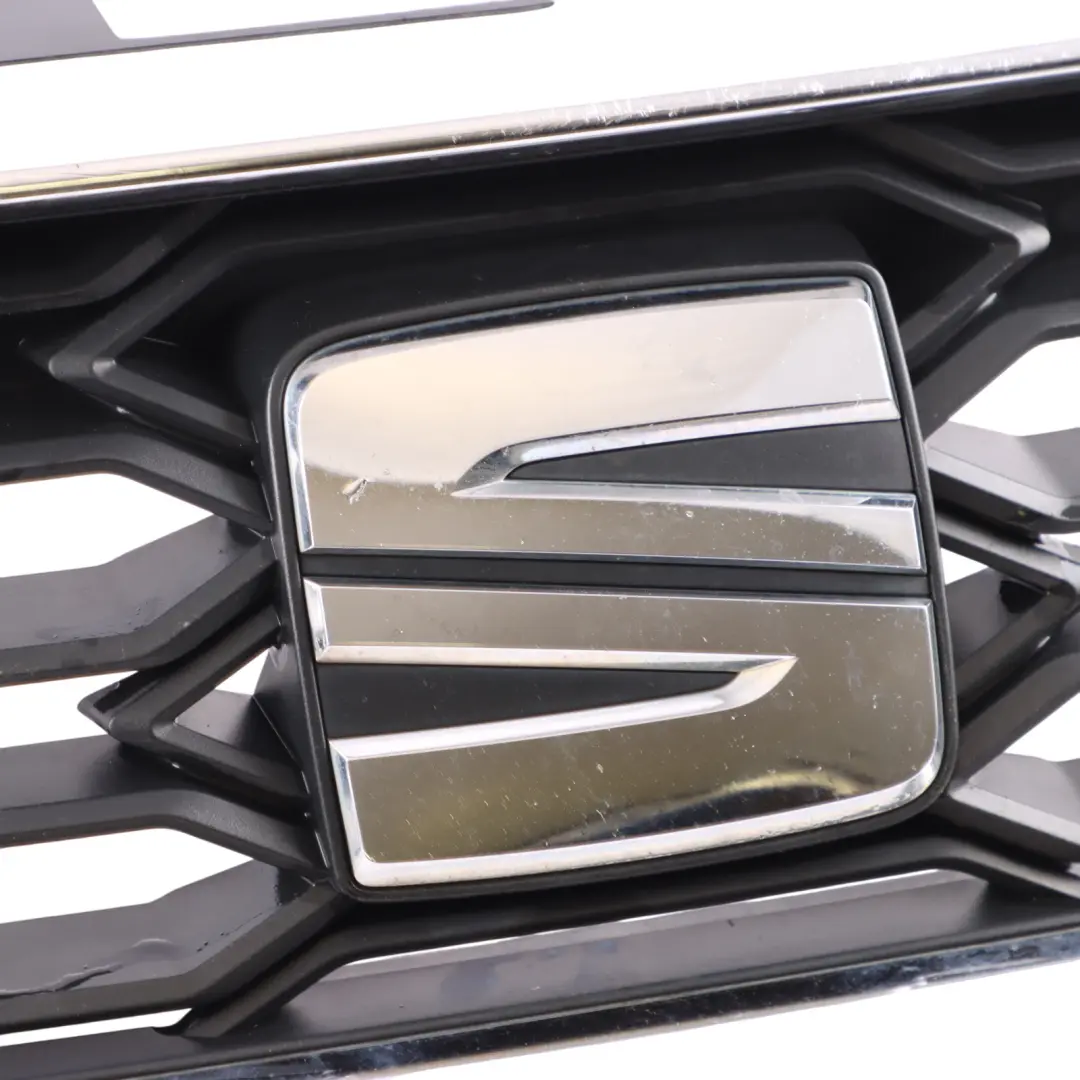 Mk3 5F FR Front Bumper Grille Emblem Logo to Seat Leon with Part number 5F0853654J Seat Leon Mk3 5F FR Front Bumper Grille Emblem Logo - SKU 5F0853654J - Part number 5F0853654J