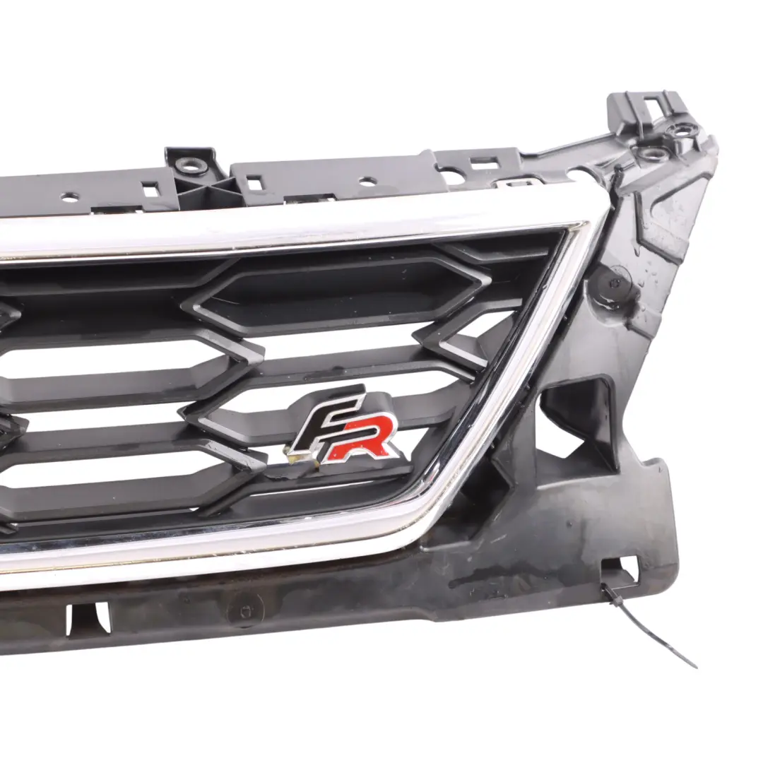 Mk3 5F FR Front Bumper Grille Emblem Logo to Seat Leon with Part number 5F0853654J Seat Leon Mk3 5F FR Front Bumper Grille Emblem Logo - SKU 5F0853654J - Part number 5F0853654J
